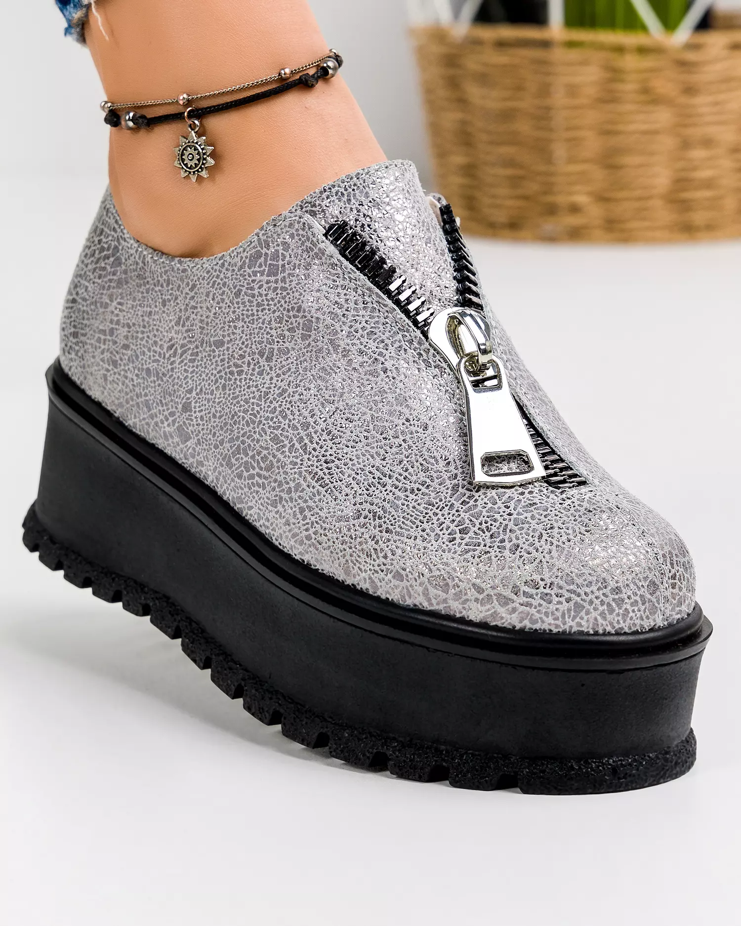 pantofi-casual-dama-piele-naturala-intoarsa-argintii-inchidere-fermoar-frontal-si-platforma-in455m-46506-2.webp