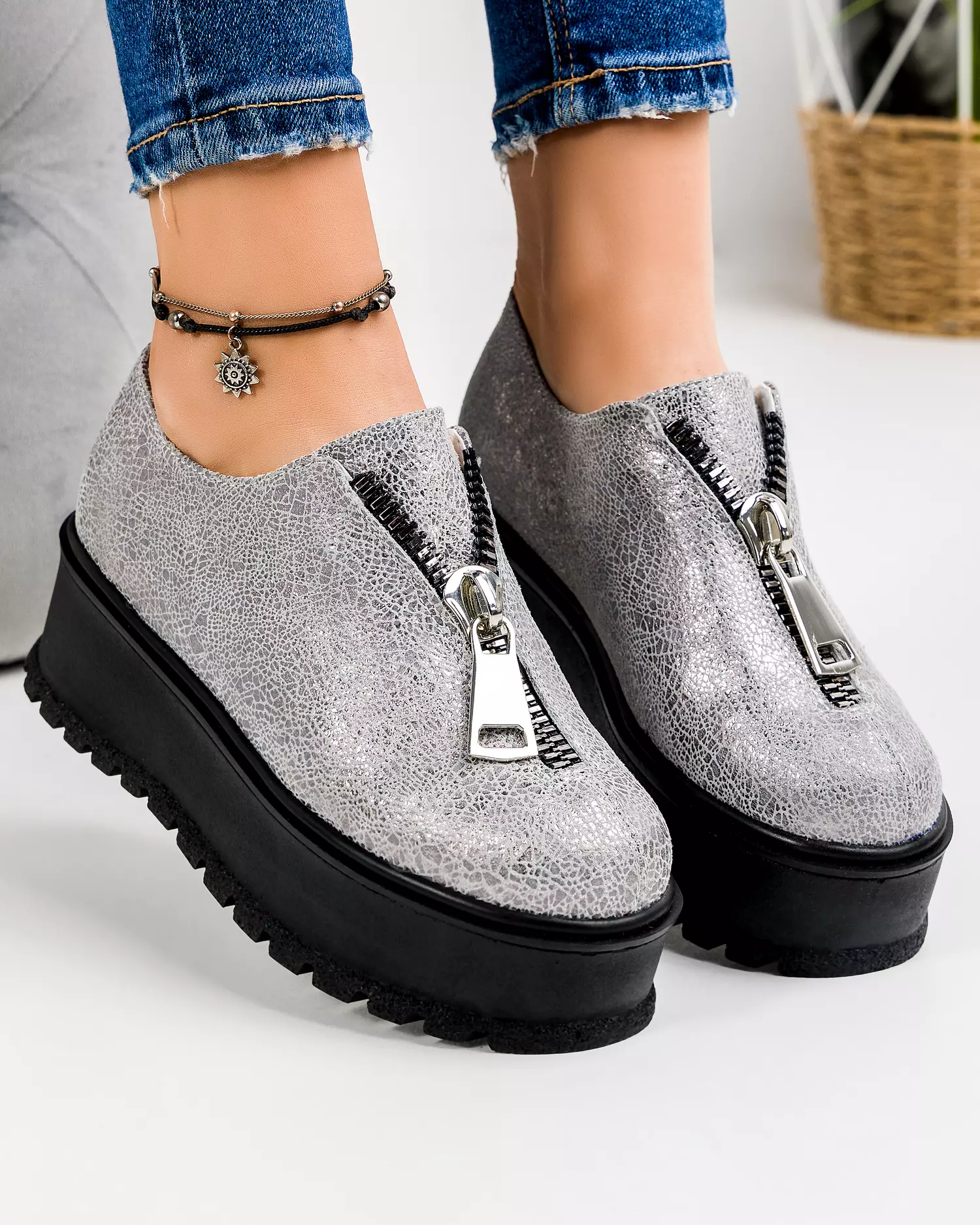 pantofi-casual-dama-piele-naturala-intoarsa-argintii-inchidere-fermoar-frontal-si-platforma-in455m-46509-2.webp