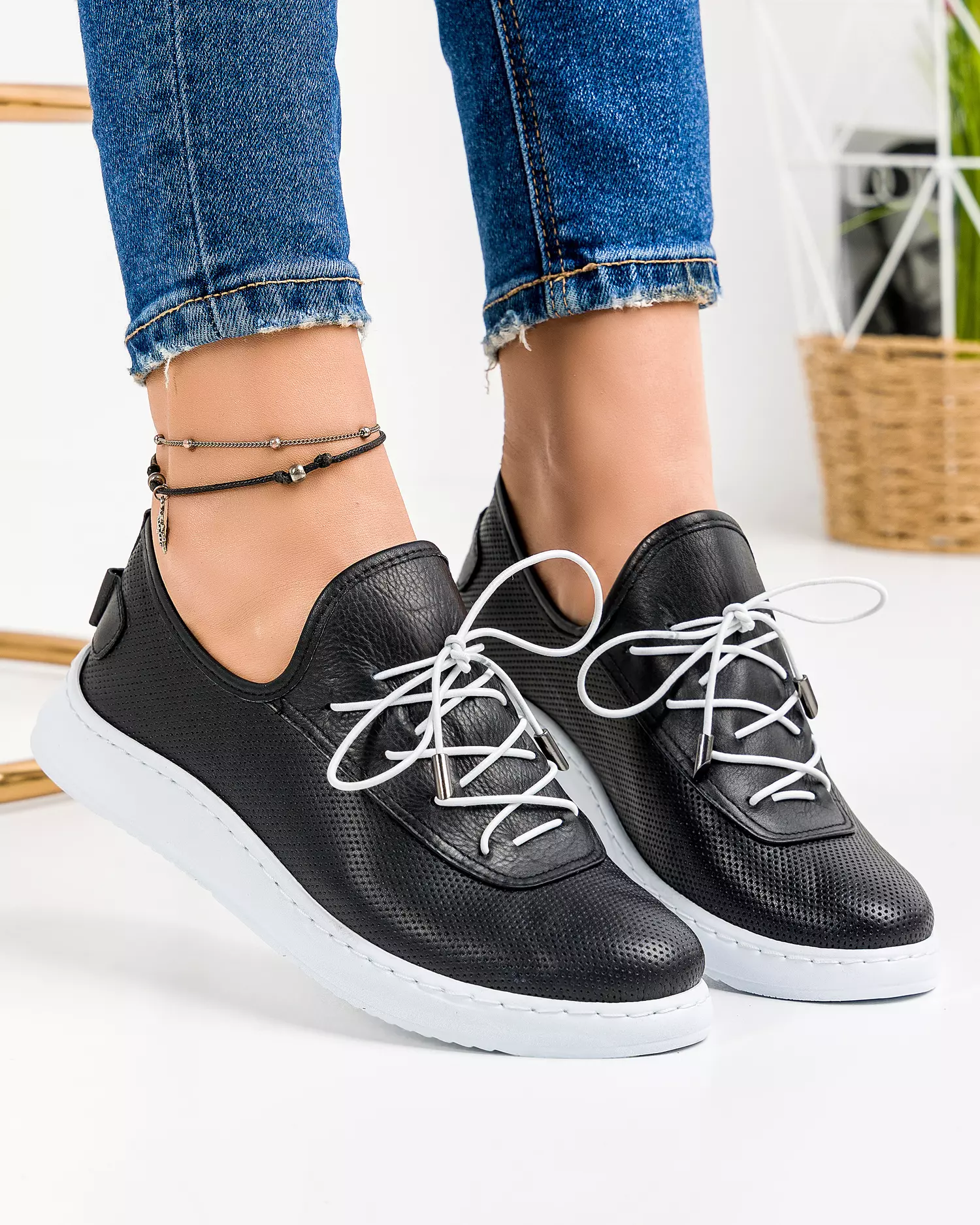pantofi-casual-dama-piele-naturala-negri-cu-inchidere-slip-on-si-perforatii-akd23039-45243-2.webp