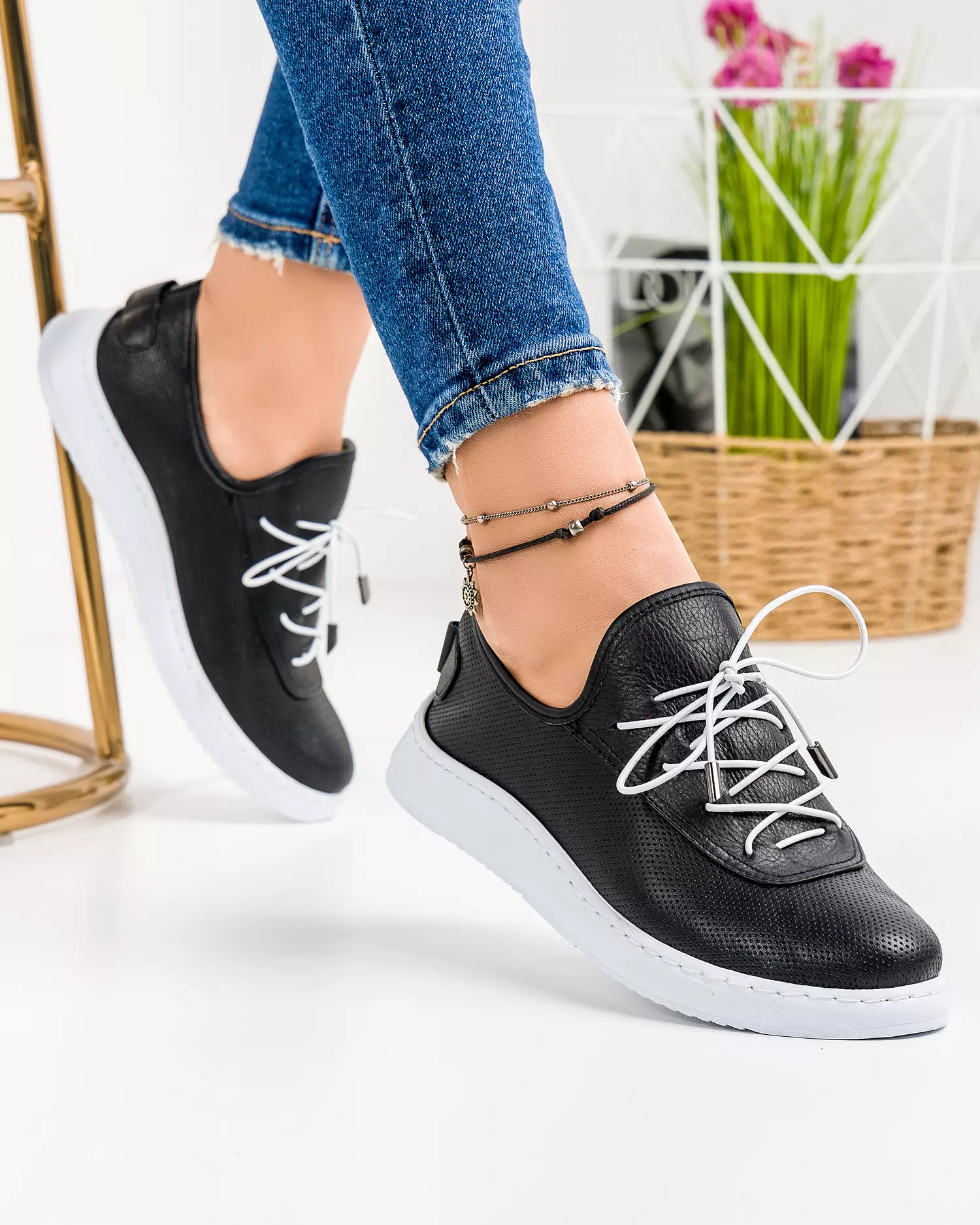 pantofi-casual-dama-piele-naturala-negri-cu-inchidere-slip-on-si-perforatii-akd23039-45246-2.webp