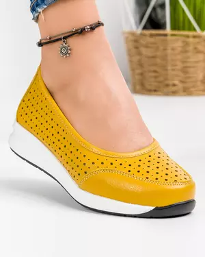 Pantofi casual dama piele naturala perforata mustar cu talpa alba si varf rotund T-3026