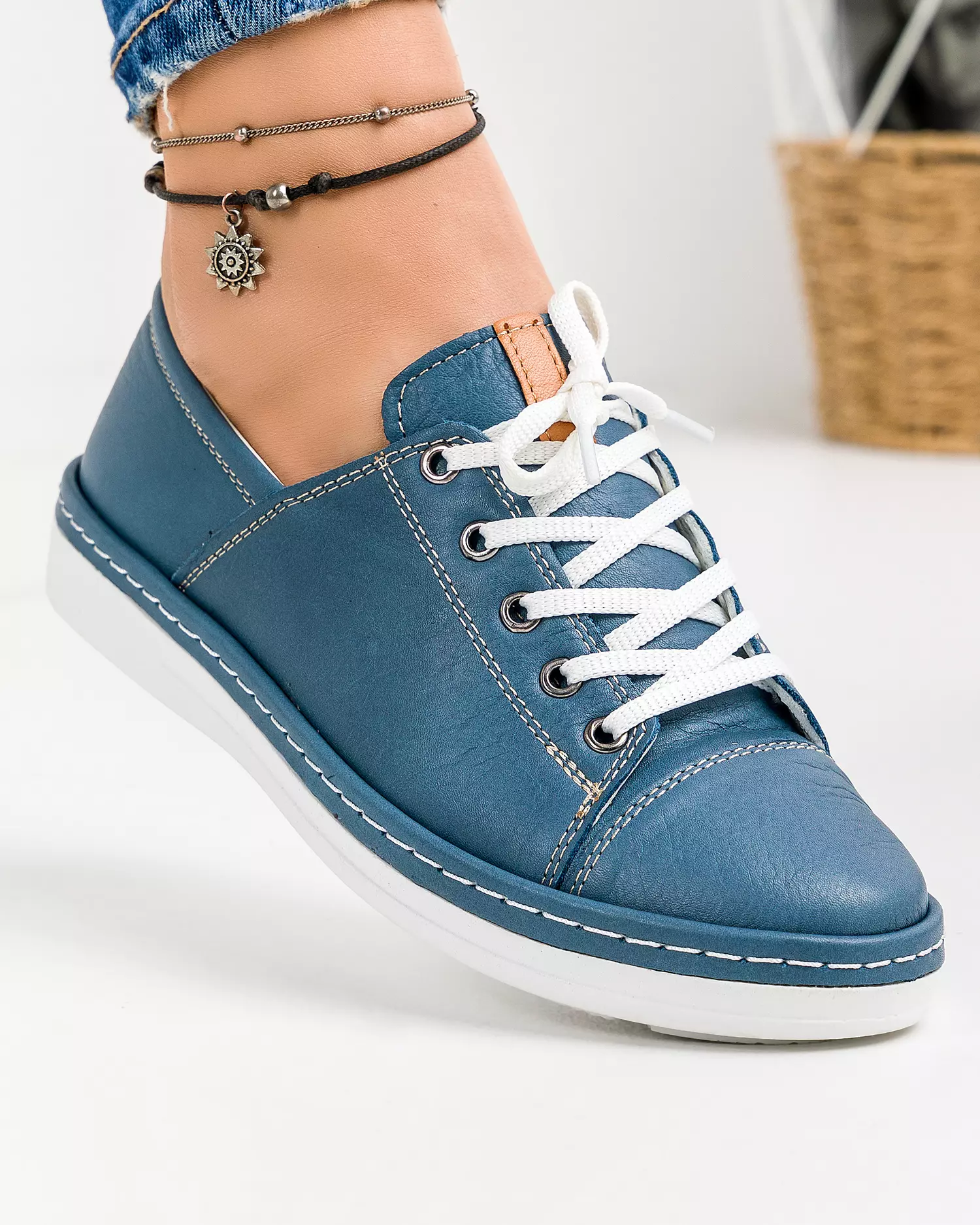 pantofi-casual-de-dama-din-piele-naturala-albastri-cu-talpa-joasa-si-inchidere-cu-siret-akd001-45441-2.webp