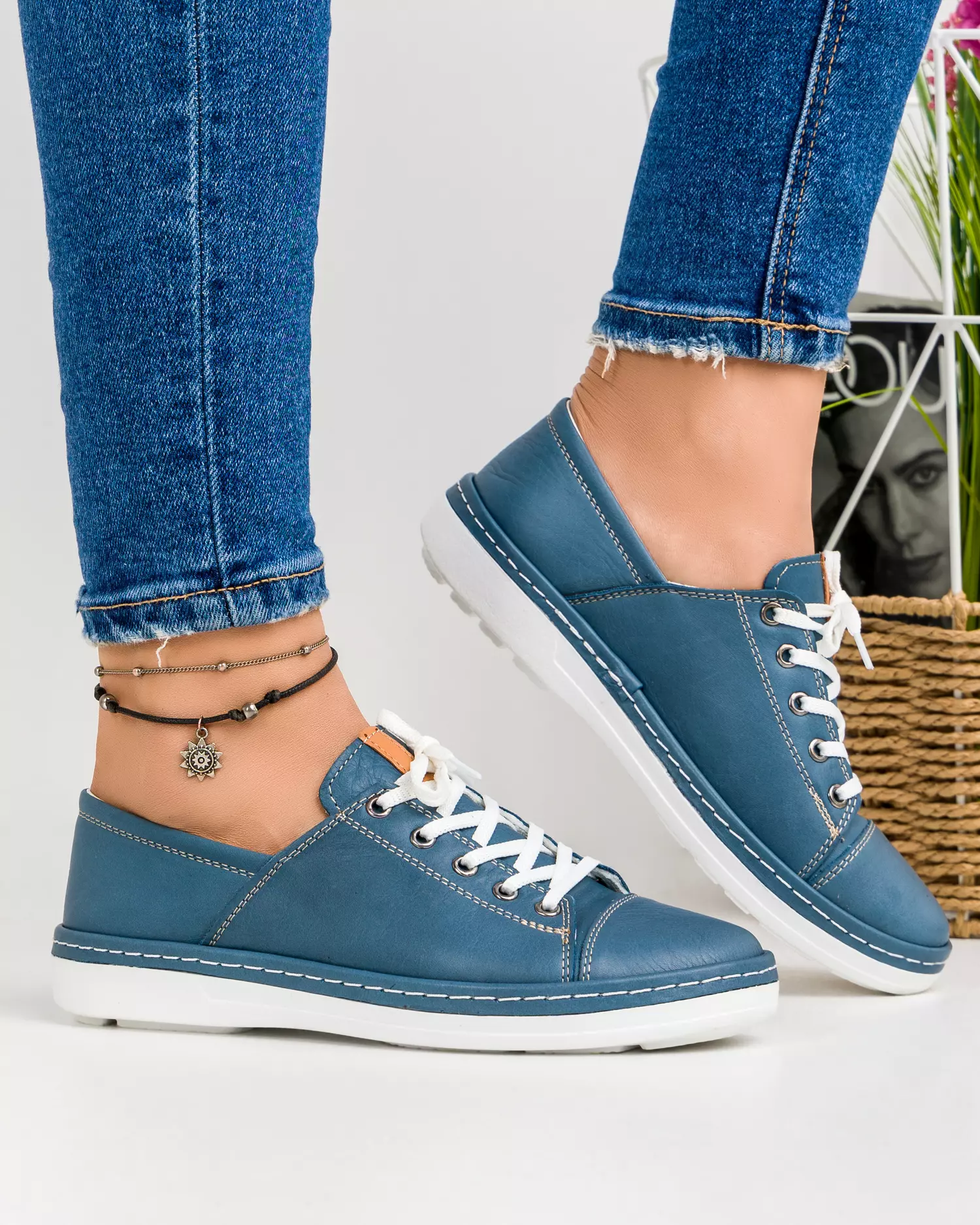 pantofi-casual-de-dama-din-piele-naturala-albastri-cu-talpa-joasa-si-inchidere-cu-siret-akd001-45447-2.webp