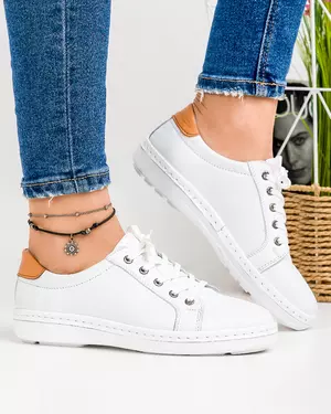 Pantofi casual de dama din piele naturala albi cu talpa joasa flexibila si varf rotund AKD002