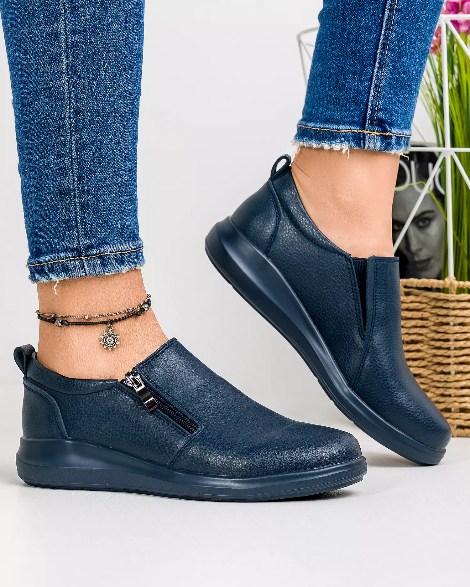 pantofi-casual-din-piele-naturala-bleumarin-cu-varf-rotund-si-inchidere-cu-fermoar-lateral-t-3100-44967-2.webp
