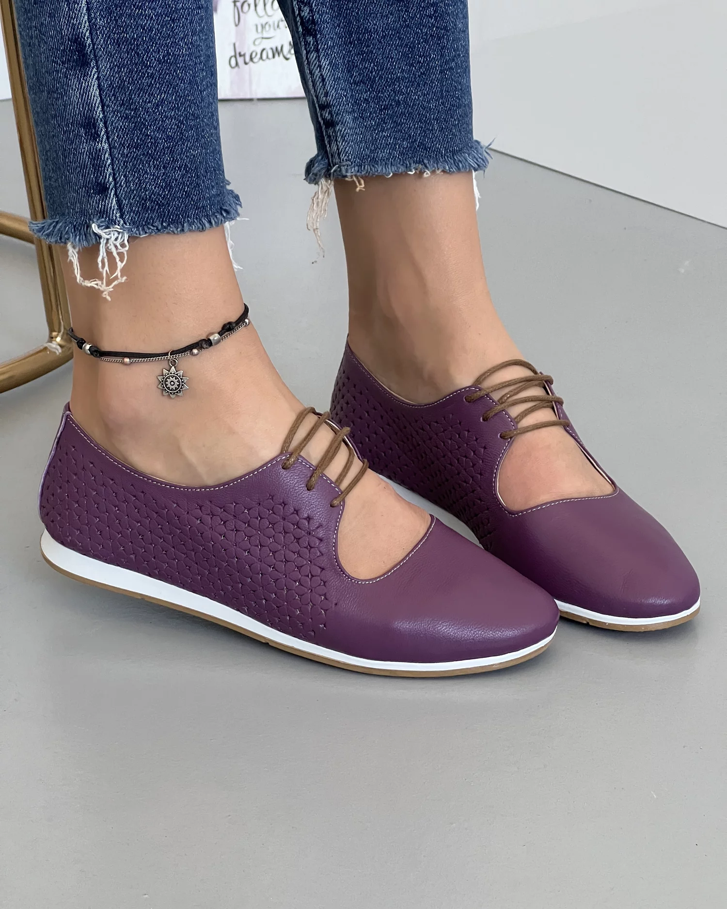 pantofi-casual-din-piele-naturala-cu-siret-si-perforatii-florale-violet-ak300-26085-2.webp