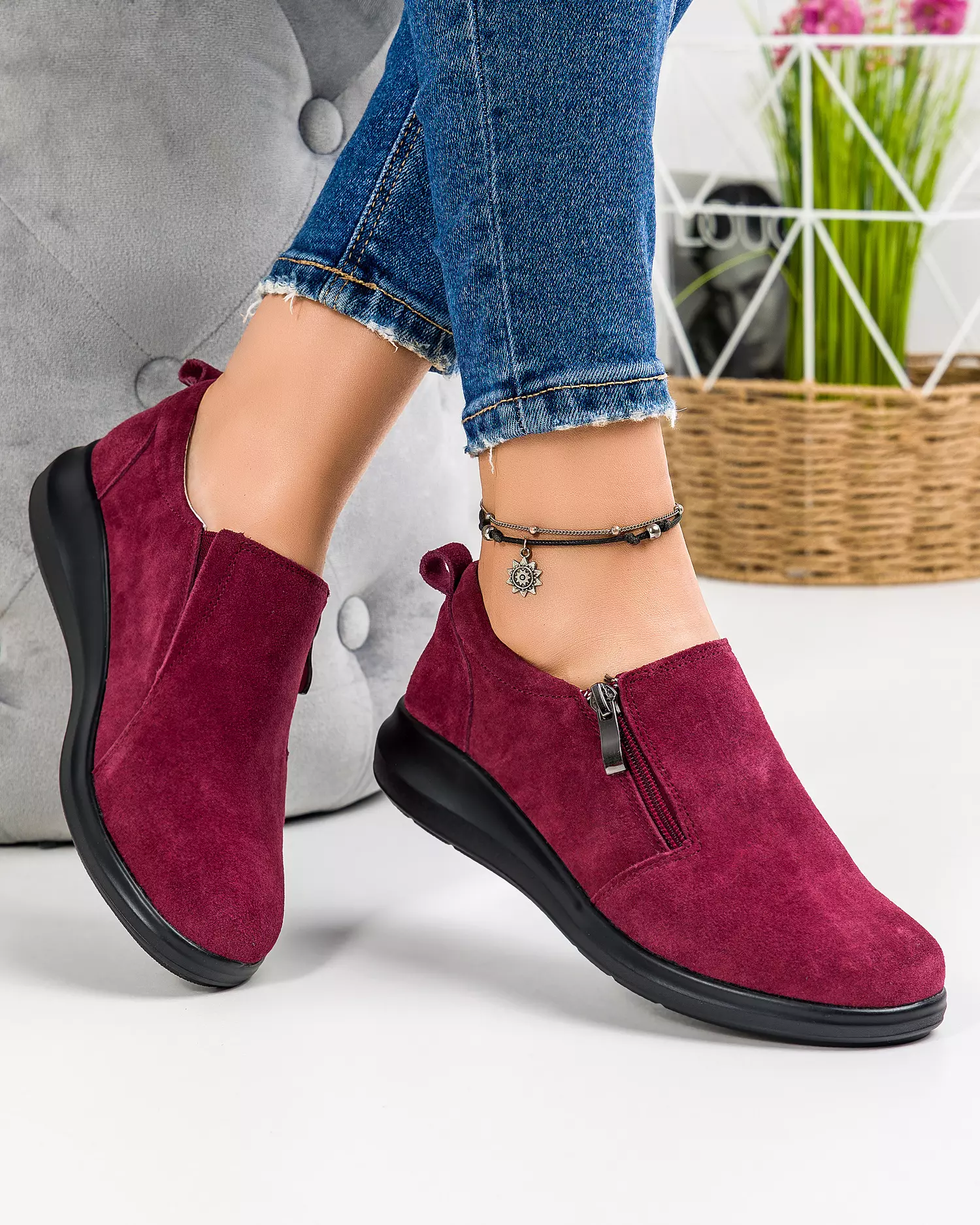 pantofi-casual-din-piele-naturala-intoarsa-bordo-cu-varf-rotund-si-inchidere-cu-fermoar-t-3100-44985-2.webp