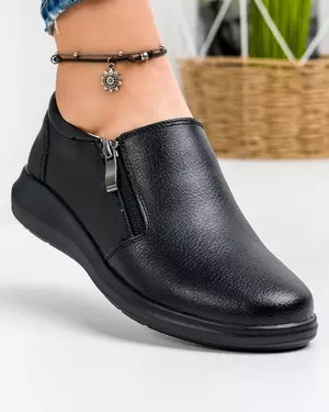 Pantofi casual din piele naturala negri cu talpa flexibila si inchidere cu fermoar T-3100