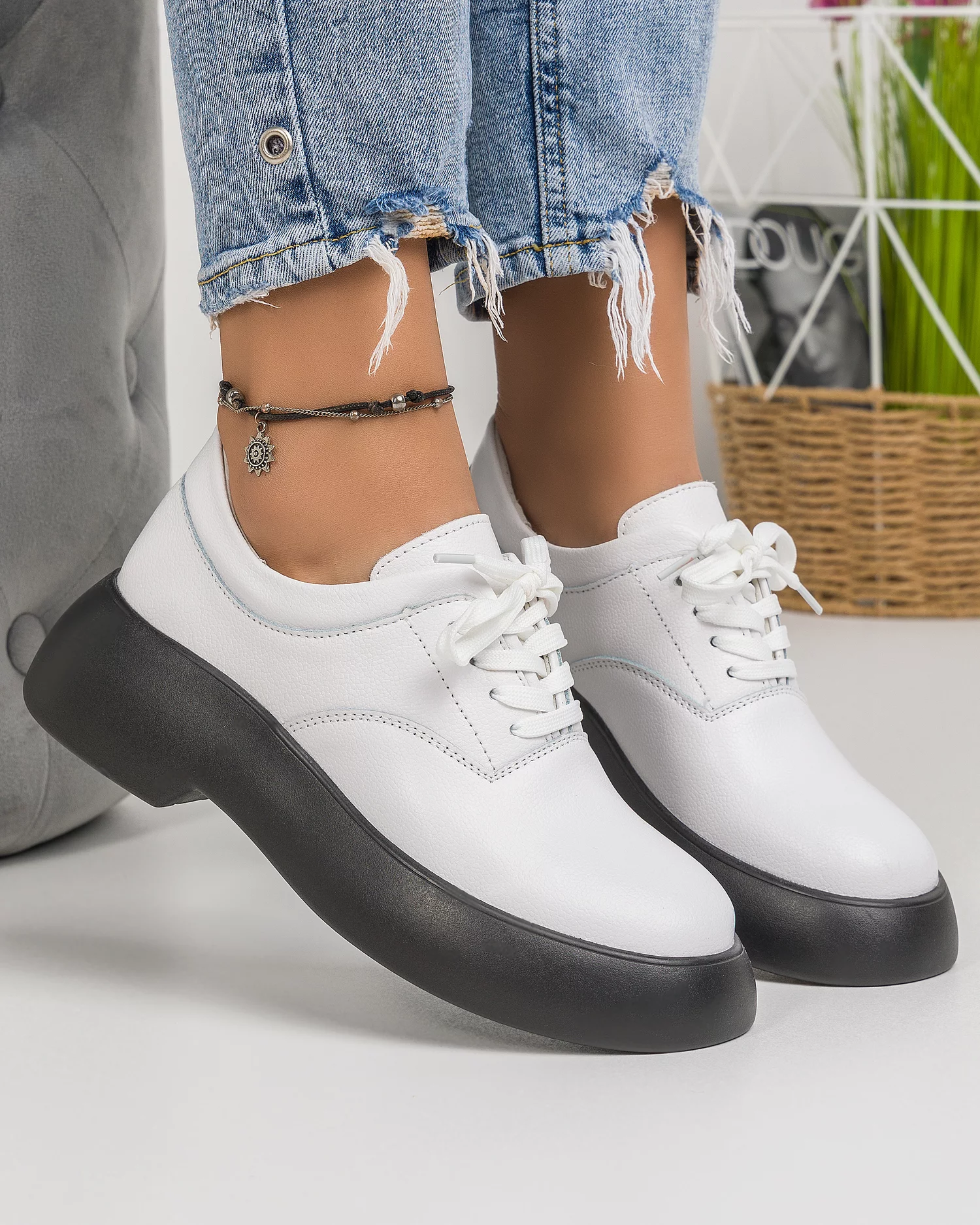 pantofi-casual-piele-naturala-albi-aw412-30831-2.webp