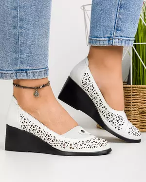 Pantofi casual piele naturala albi perforati cu platforma MM074