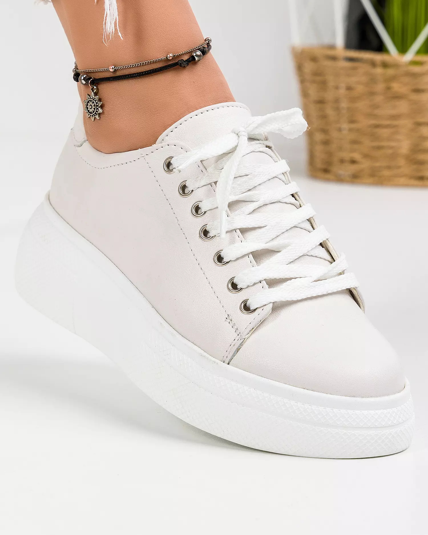 pantofi-casual-piele-naturala-bej-cu-talpa-groasa-si-inchidere-siret-ba002-47127-2.webp