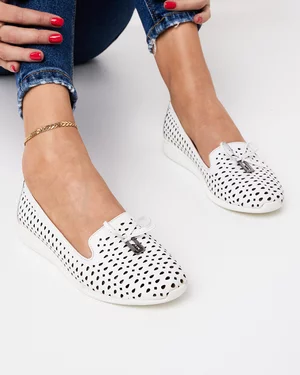 Pantofi Casual Piele Naturala Cu Accesoriu Metalic Albi AK0206