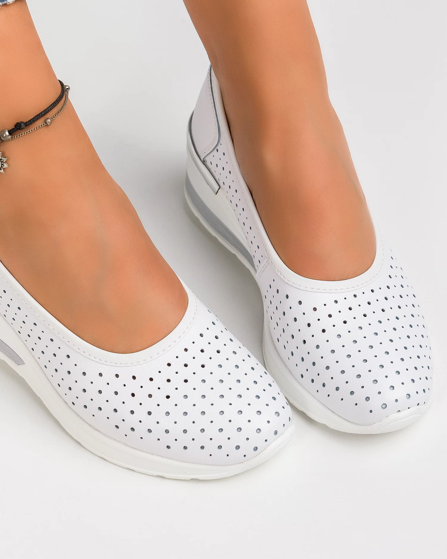 pantofi-casual-piele-naturala-dama-peforati-albi-aw402-29295-2.webp
