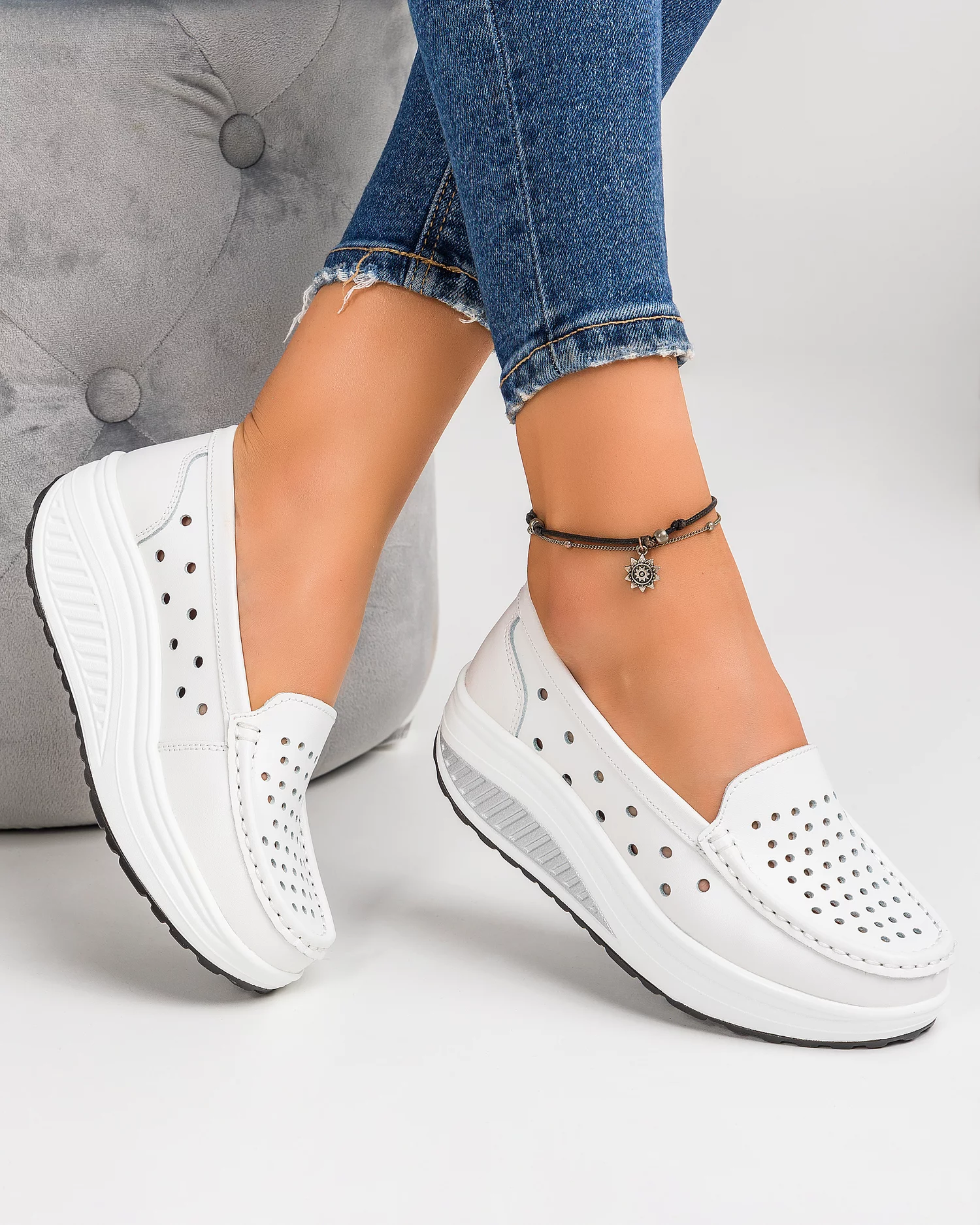 pantofi-casual-piele-naturala-dama-peforati-albi-pl-200-29262-2.webp