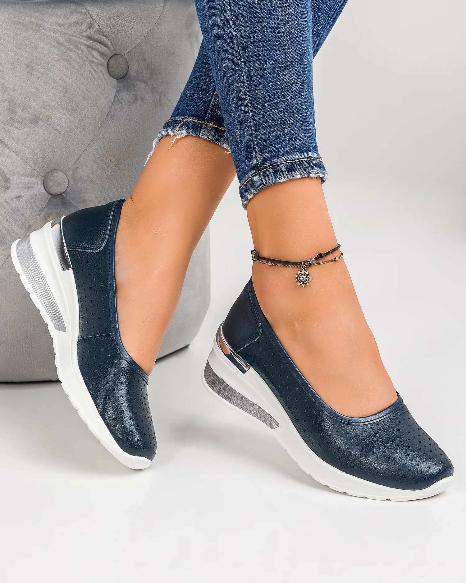 pantofi-casual-piele-naturala-dama-peforati-bleumarin-aw402-29274-2.webp