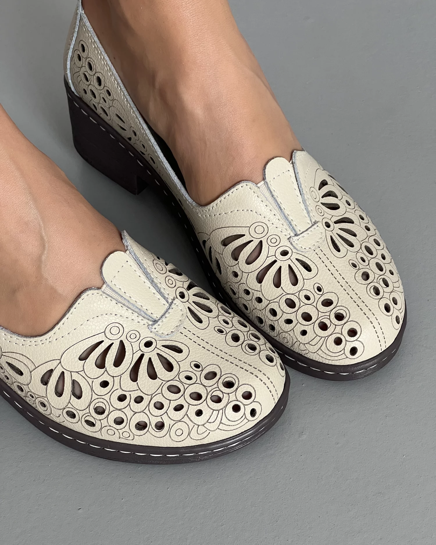 pantofi-casual-piele-naturala-dama-perforati-bej-jy83602-28080-2.webp