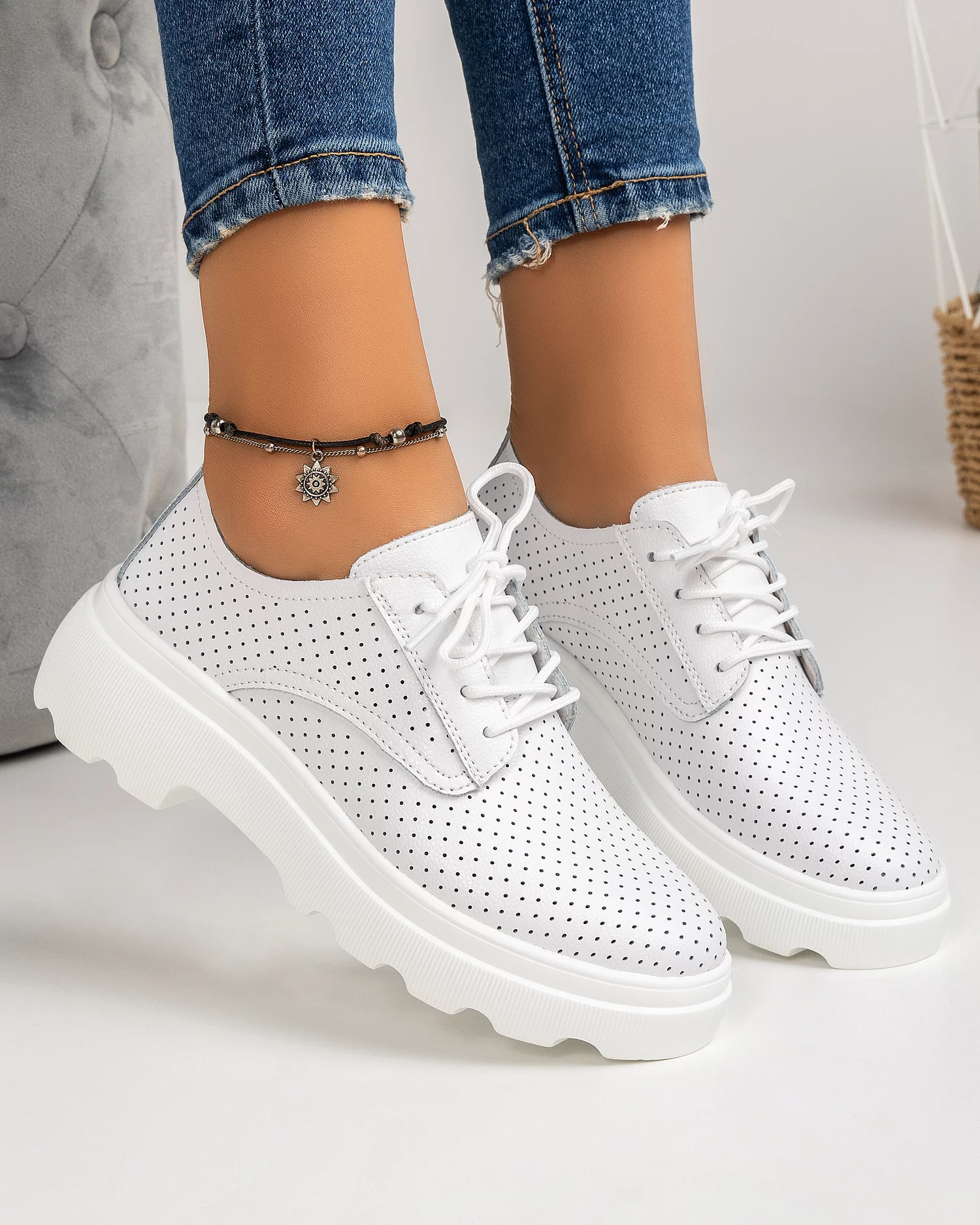 pantofi-casual-piele-naturala-perforati-albi-aw382-29589-2.webp