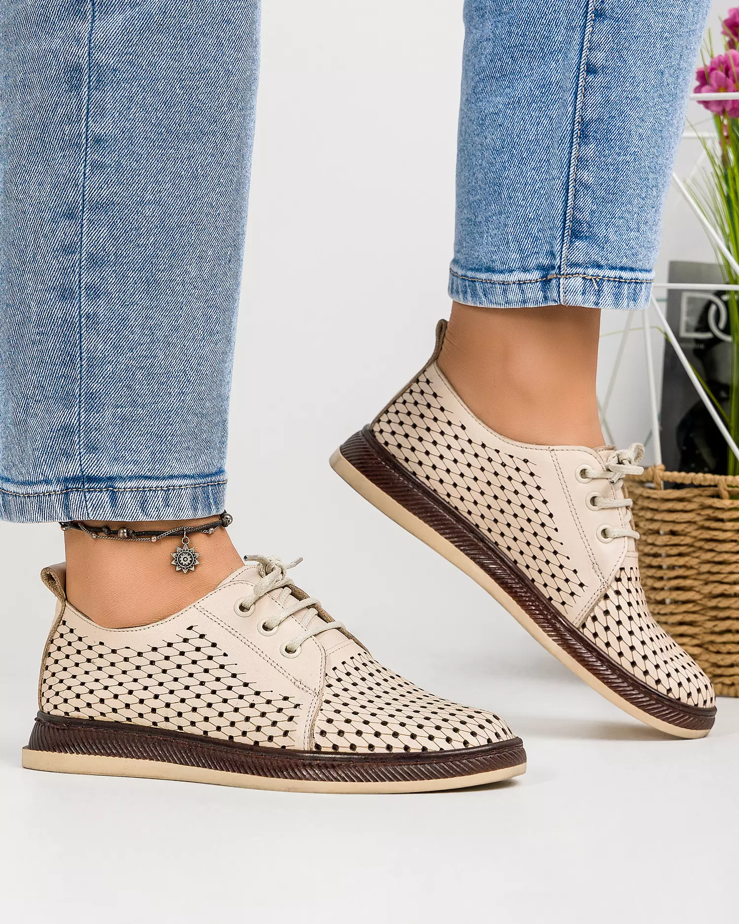 pantofi-dama-casual-din-piele-naturala-perforati-bej-ak660-46929-2.webp