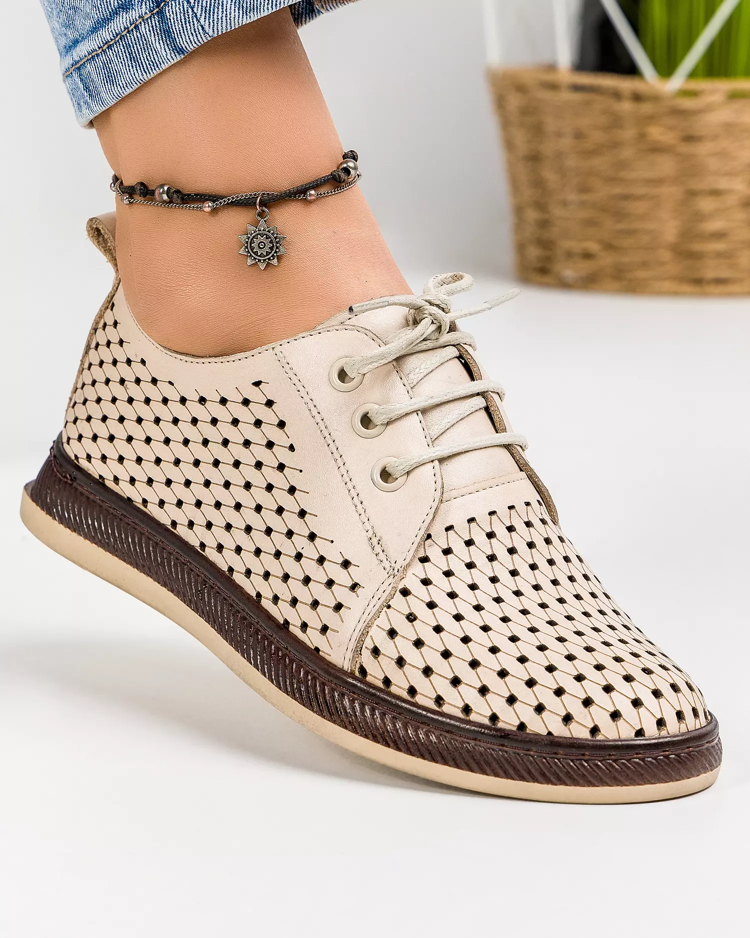 pantofi-dama-casual-din-piele-naturala-perforati-bej-ak660-46935-2.webp