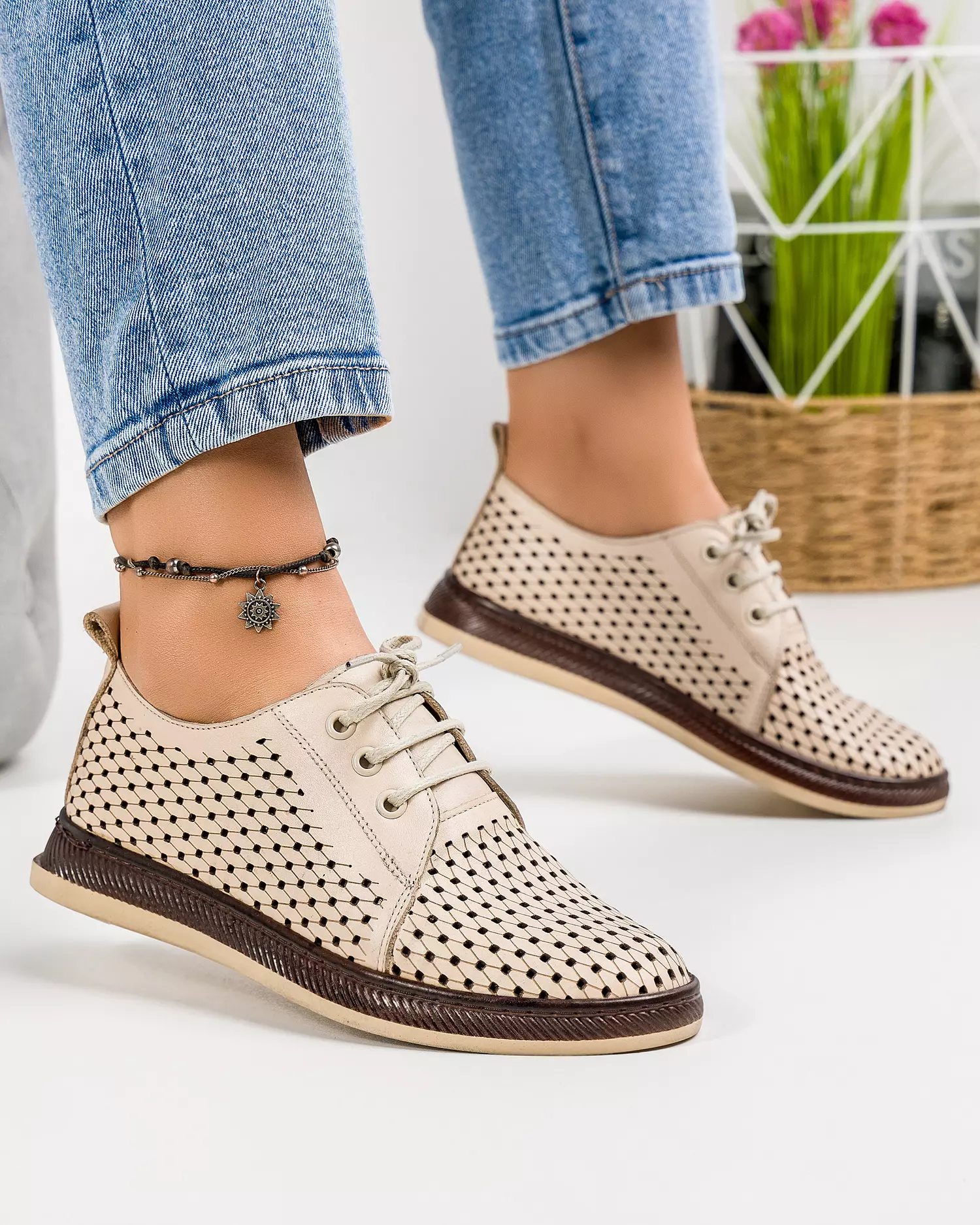 pantofi-dama-casual-din-piele-naturala-perforati-bej-ak660-46938-2.webp