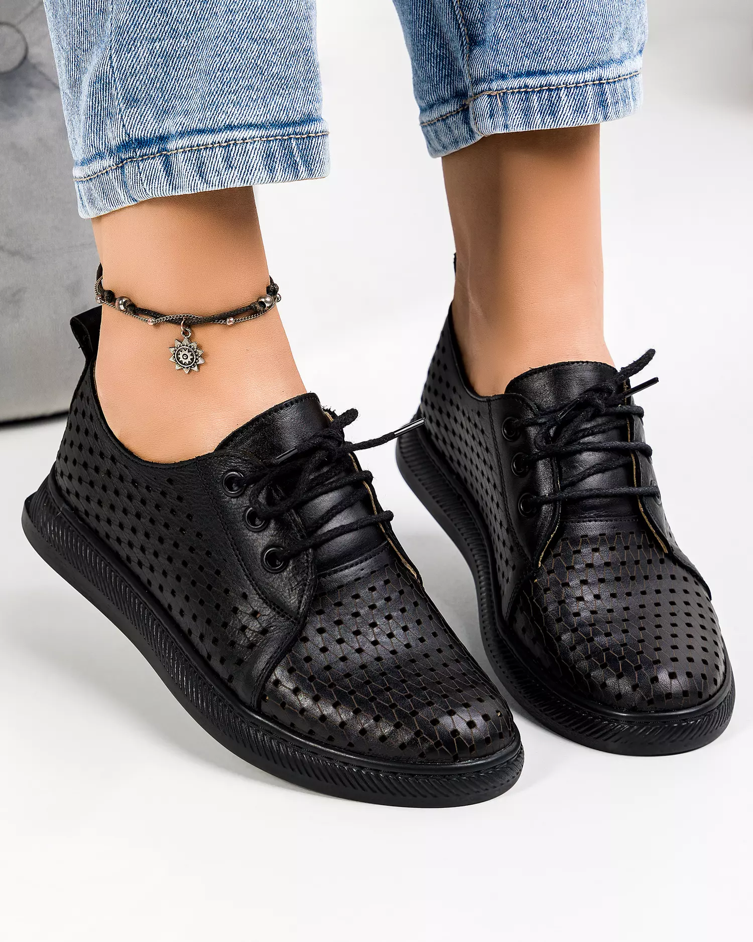 pantofi-dama-casual-din-piele-naturala-perforati-negri-ak660-46959-2.webp