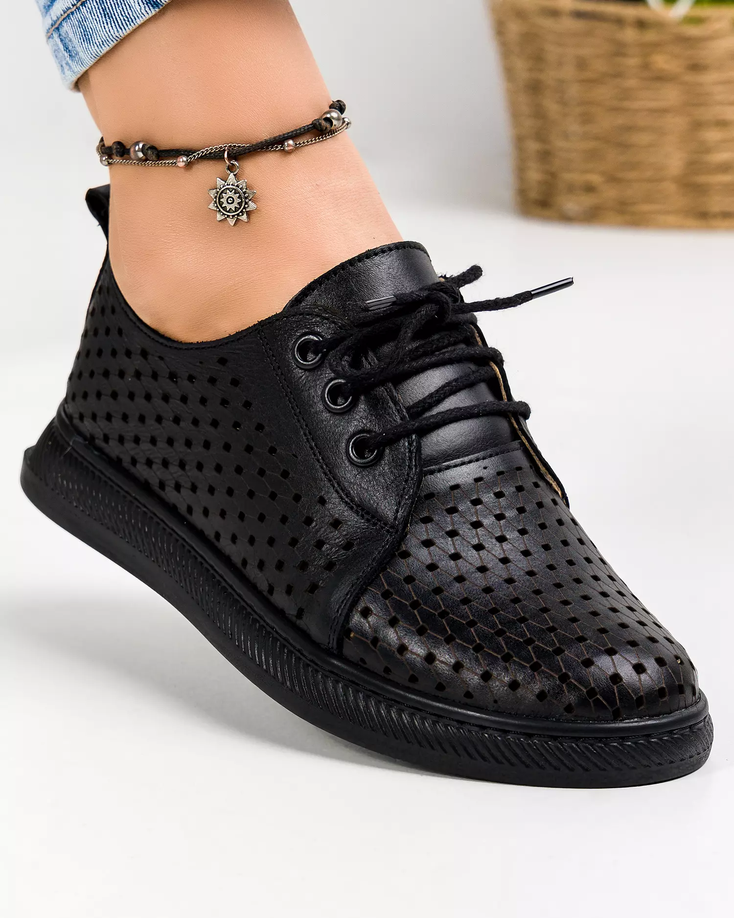 pantofi-dama-casual-din-piele-naturala-perforati-negri-ak660-46962-2.webp
