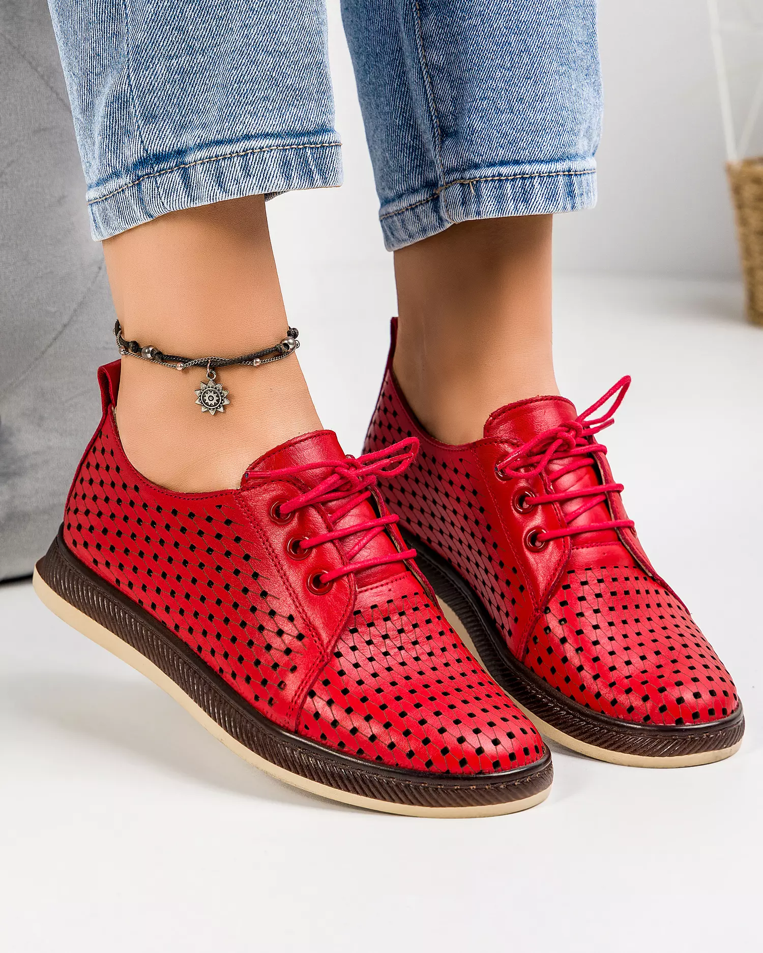 pantofi-dama-casual-din-piele-naturala-perforati-rosii-ak660-46977-2.webp