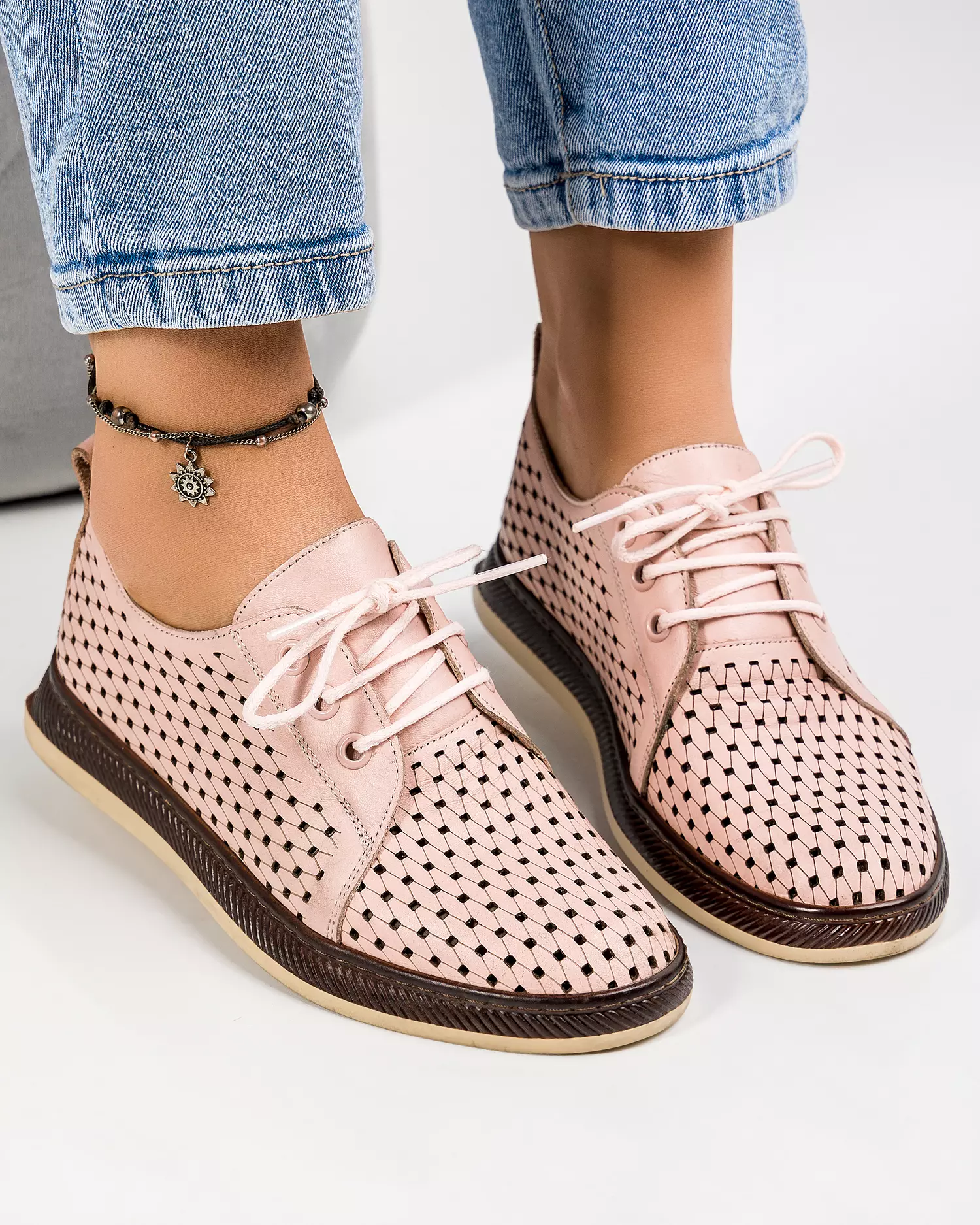 pantofi-dama-casual-din-piele-naturala-perforati-roz-pudra-ak660-46965-2.webp