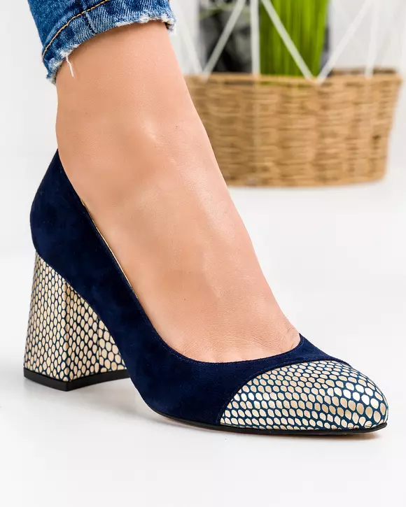 Pantofi eleganti din piele naturala intoarsa cu toc bleumarin si imprimeu auriu WIZ22V