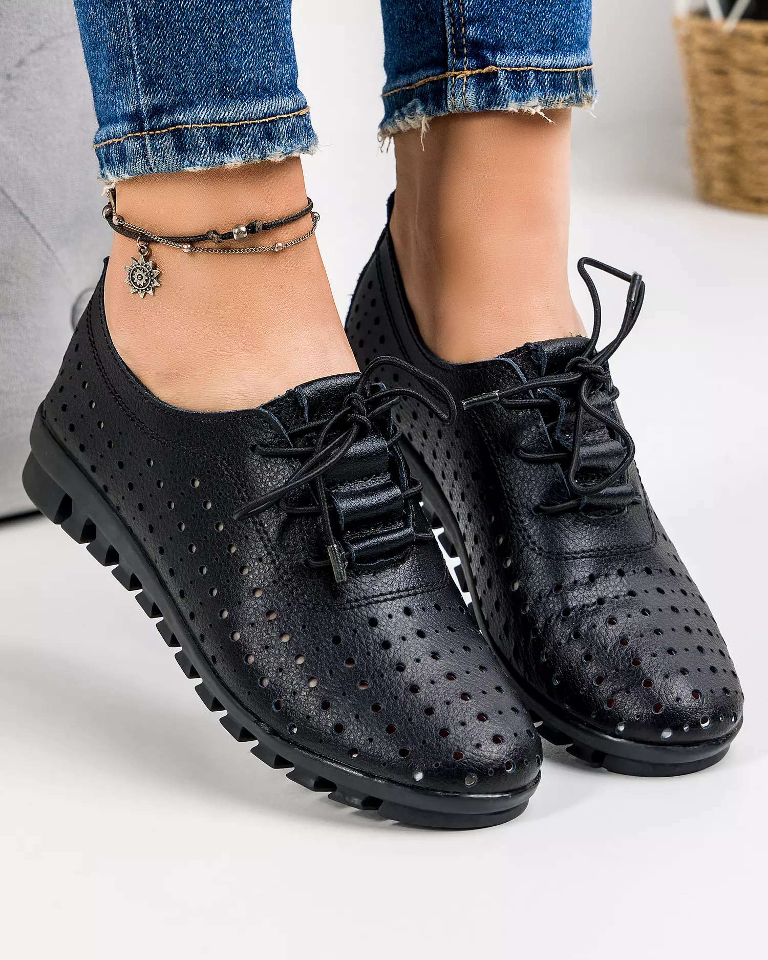 pantofi-negri-cu-talpa-flexibila-casual-piele-naturala-perforati-cu-siret-za-201-46035-2.webp