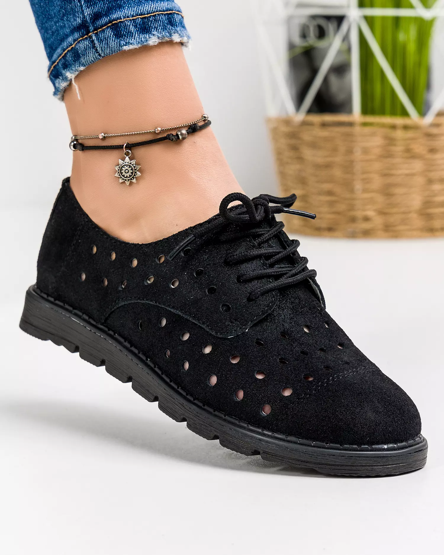 pantofi-negri-piele-intoarsa-cu-sclipici-casual-perforati-xd-3073-44514-2.webp
