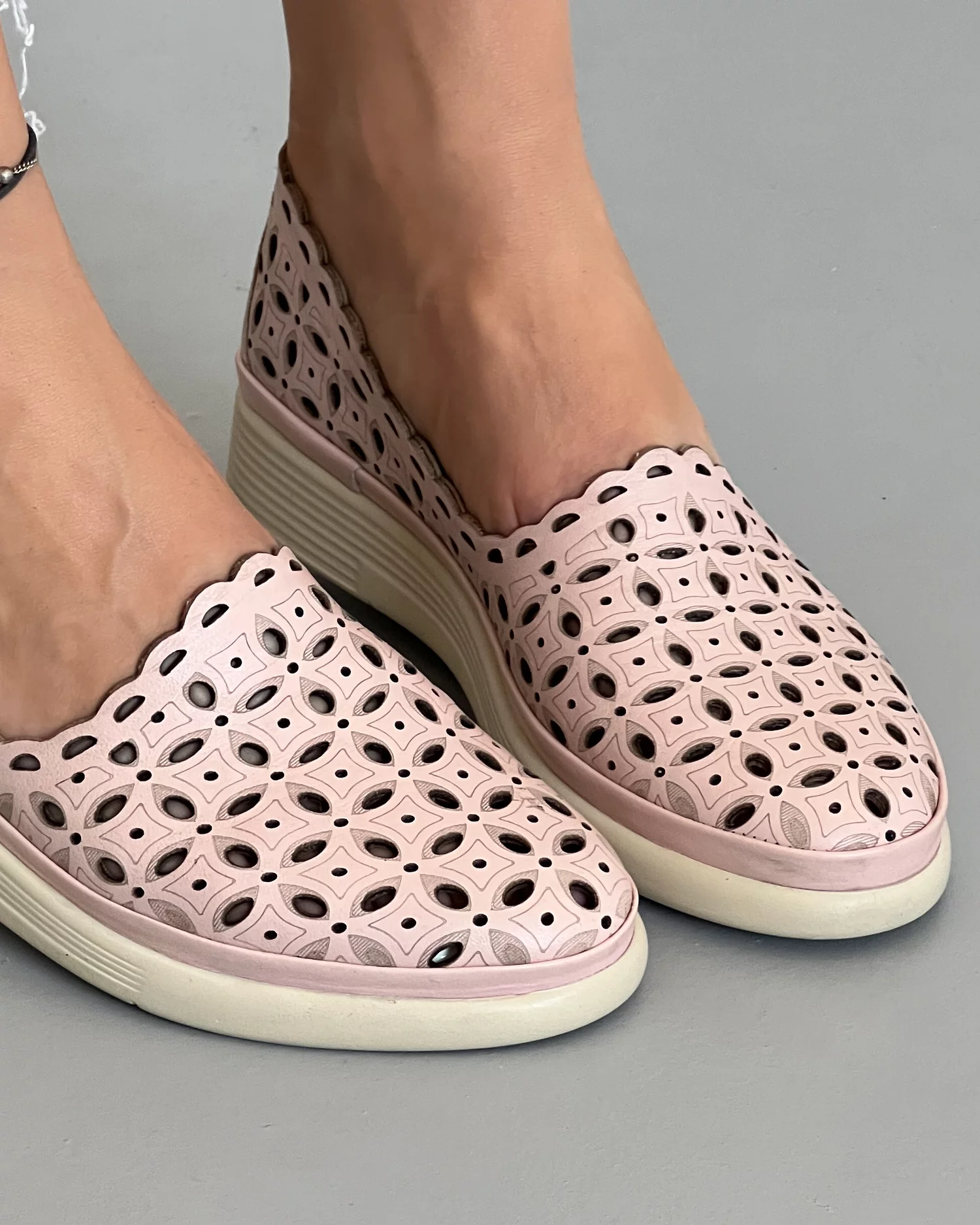 pantofi-perforati-casual-din-piele-naturala-roz-pudra-akb02-23070-2.webp