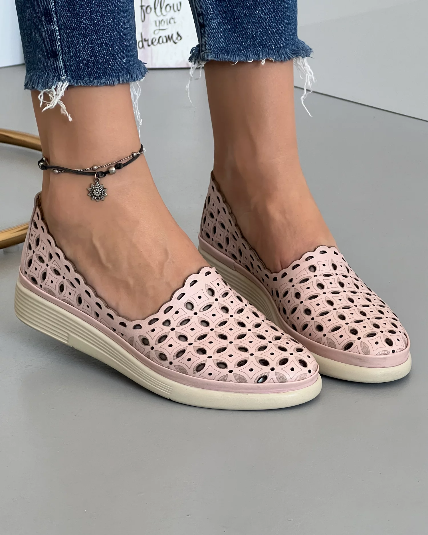 pantofi-perforati-casual-din-piele-naturala-roz-pudra-akb02-23073-2.webp