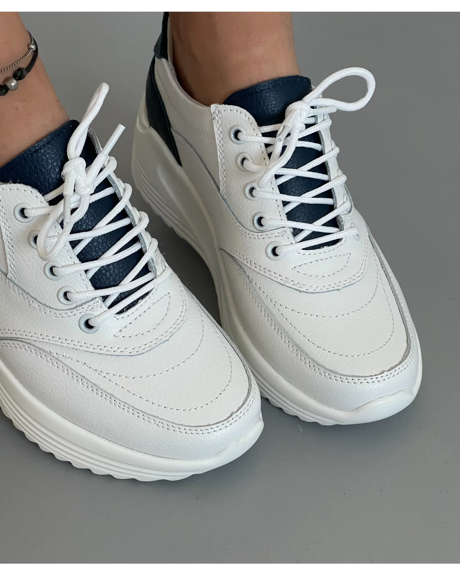 pantofi-piele-naturala-albi-cu-bleumarin-casual-xh-2797-9555-2.webp