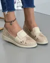 Pantofi Bej Casual De Dama Cu Elastic Perforatii Si Motive Florale Piele Naturala AKA02 1