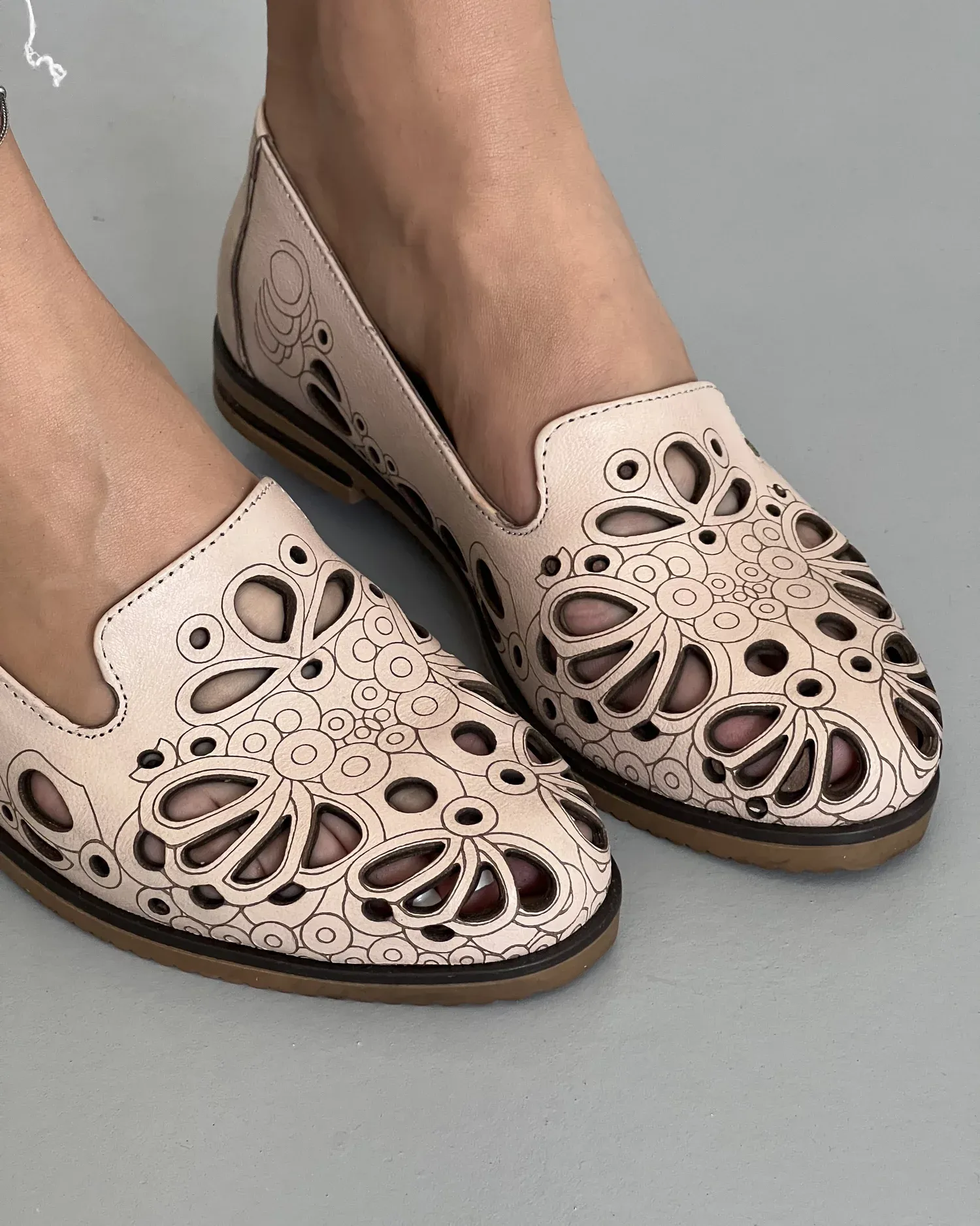 products/580/balerini-piele-naturala-cu-model-floral-perforat-roz-pudra-ak2025-24783.webp