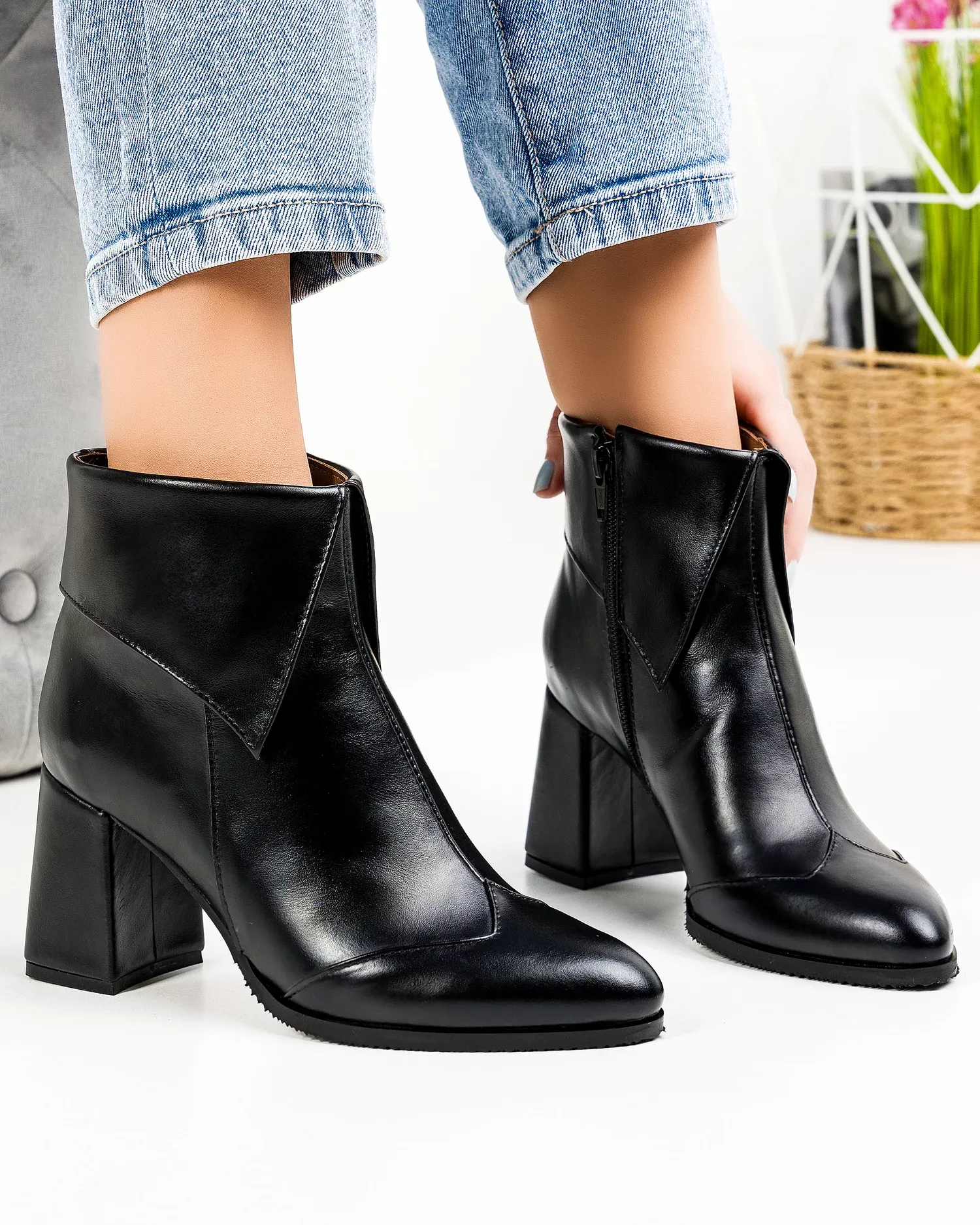 products/580/botine-captusite-piele-naturala-negre-wiz06b-38094.webp