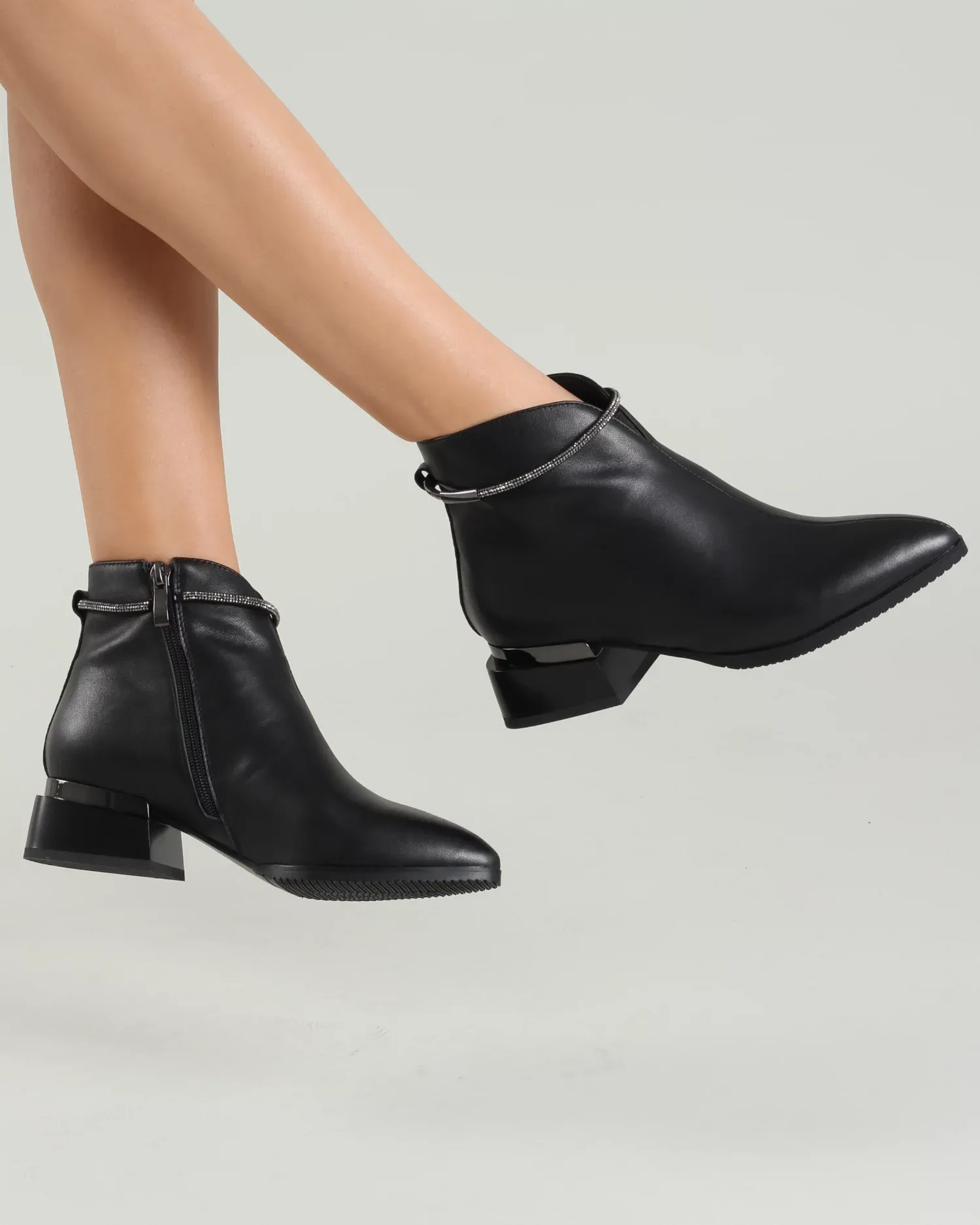 products/580/botine-piele-naturala-negre-captusite-vn2293-12828.webp