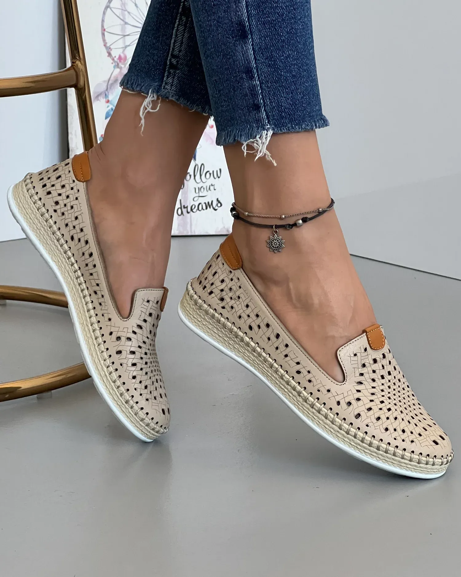 products/580/pantofi-casual-dama-bej-cu-talpa-cusuta-piele-naturala-akf02-22653.webp