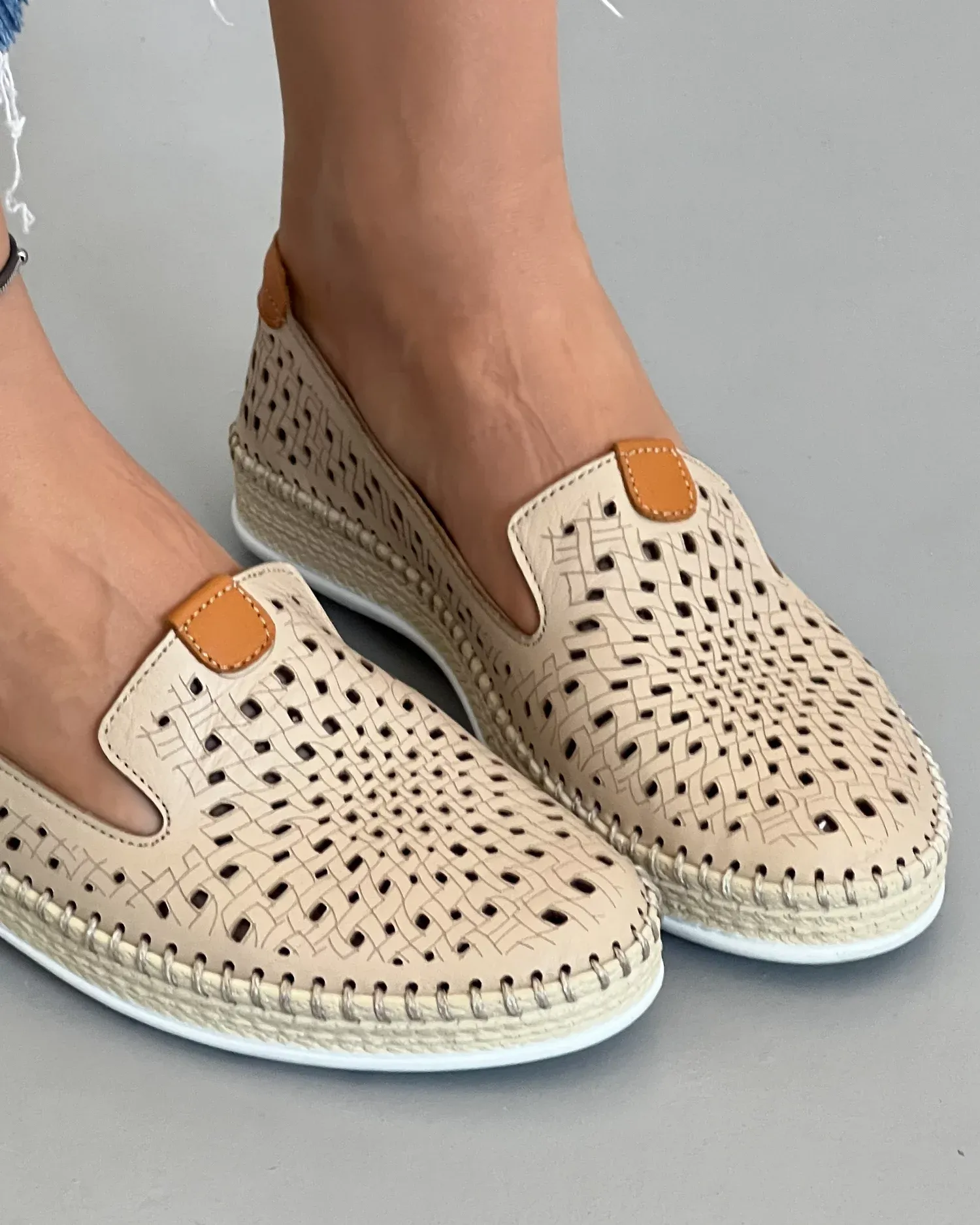 products/580/pantofi-casual-dama-bej-cu-talpa-cusuta-piele-naturala-akf02-22659.webp