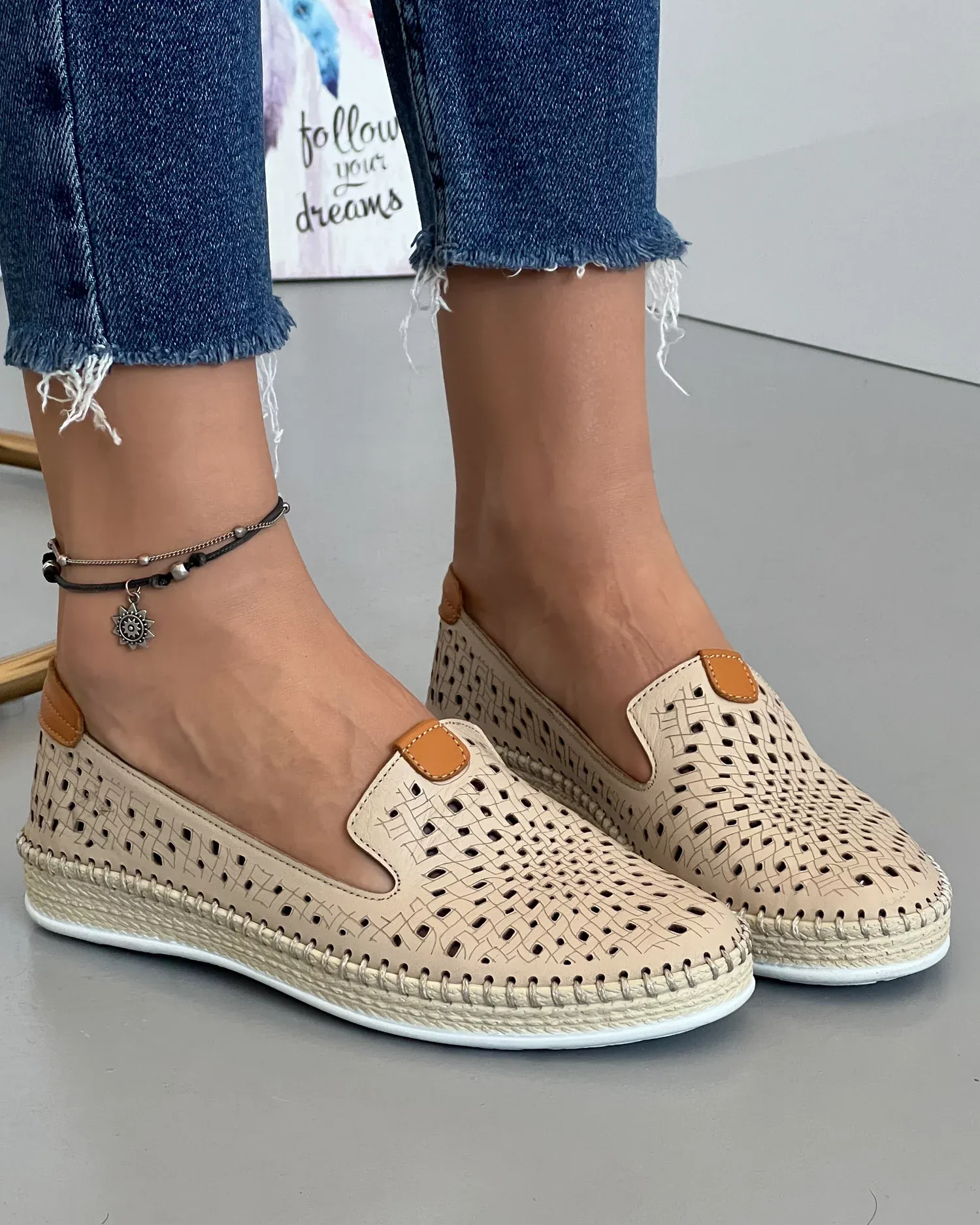 products/580/pantofi-casual-dama-bej-cu-talpa-cusuta-piele-naturala-akf02-22662.webp