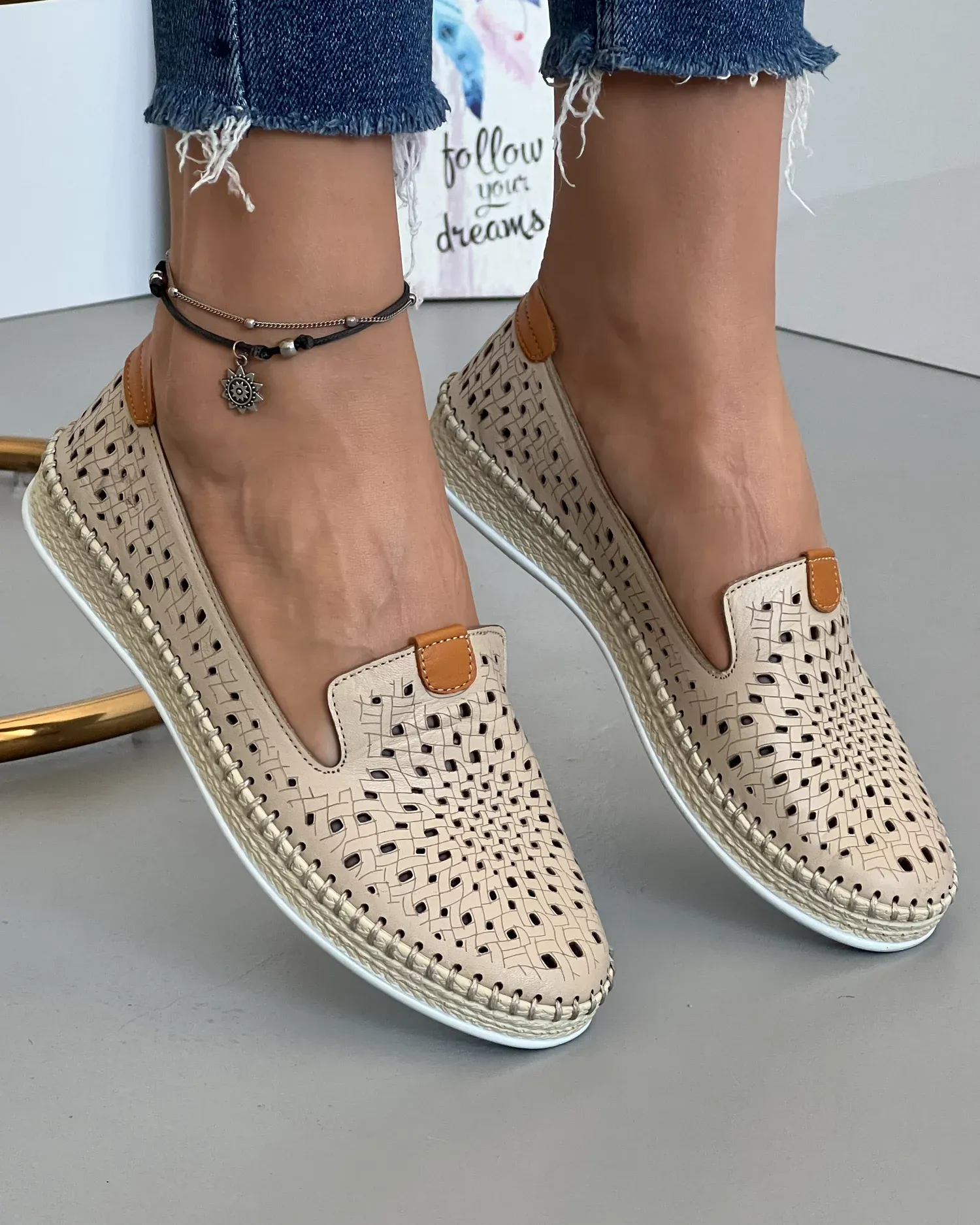 products/580/pantofi-casual-dama-bej-cu-talpa-cusuta-piele-naturala-akf02-22665.webp