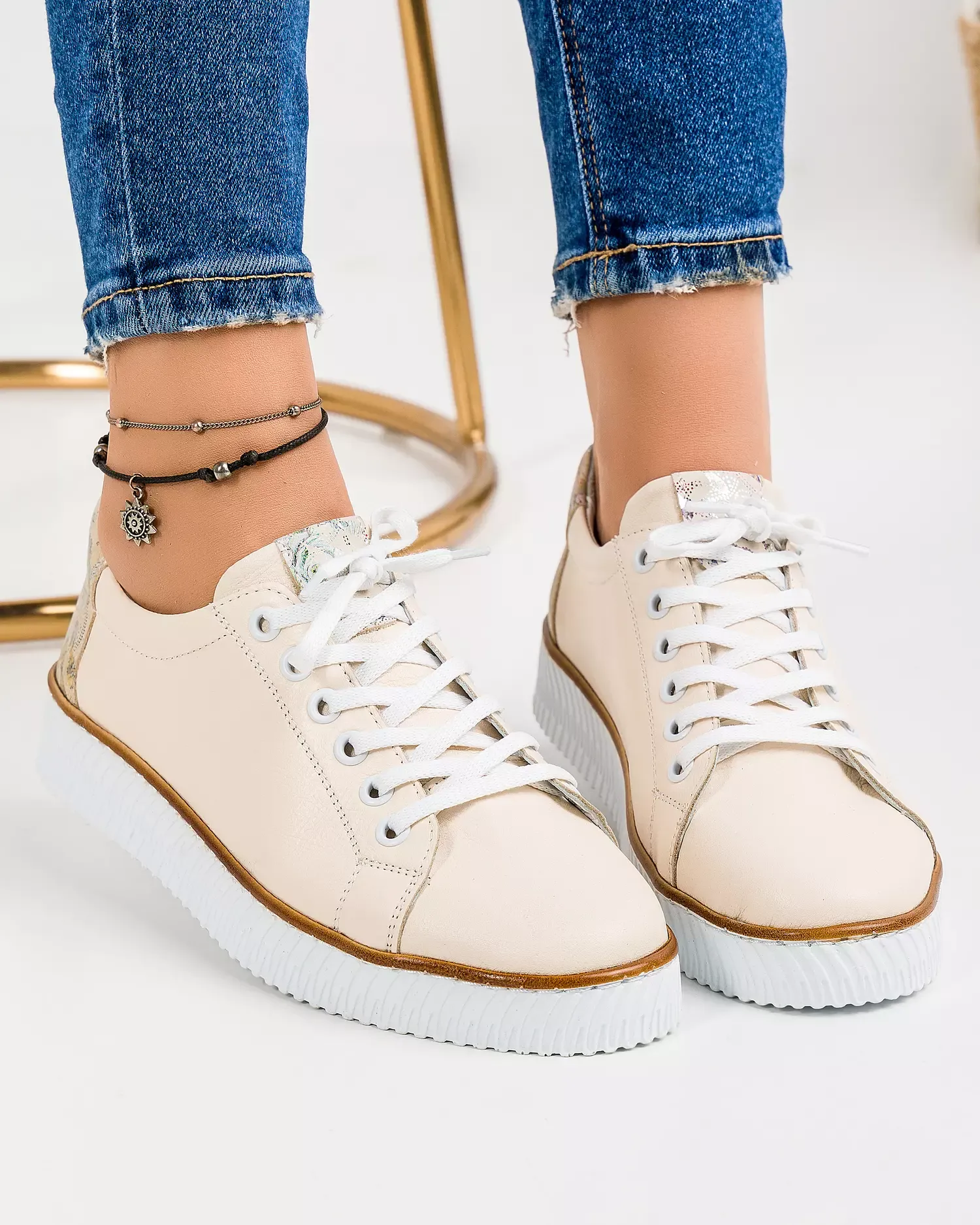 products/580/pantofi-casual-dama-piele-naturala-bej-cu-model-floral-la-calcai-si-inchidere-cu-siret-akd23145-45120.webp