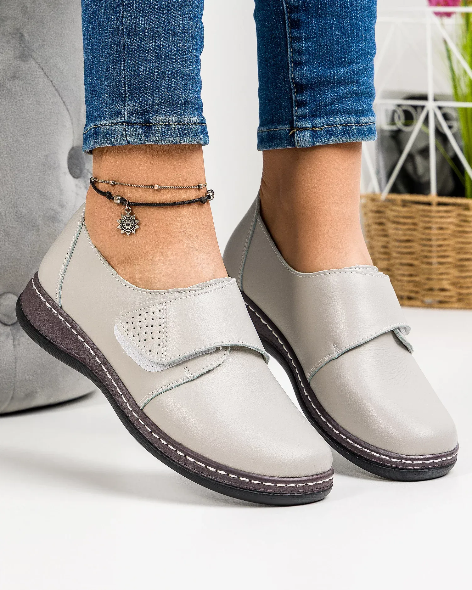products/580/pantofi-casual-dama-piele-naturala-cu-bareta-gri-xh040-32937.webp