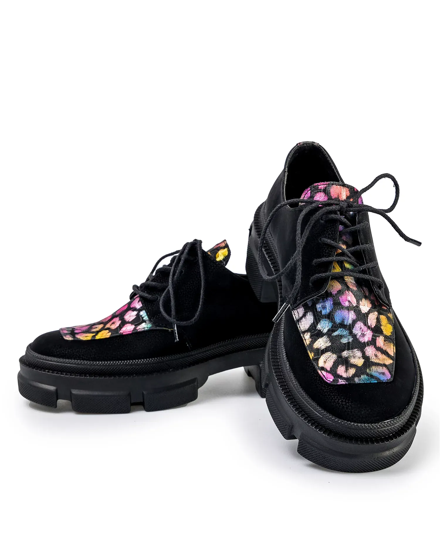 products/580/pantofi-casual-dama-piele-naturala-intoarsa-negru-cu-print-multicolor-pol128-42135.webp