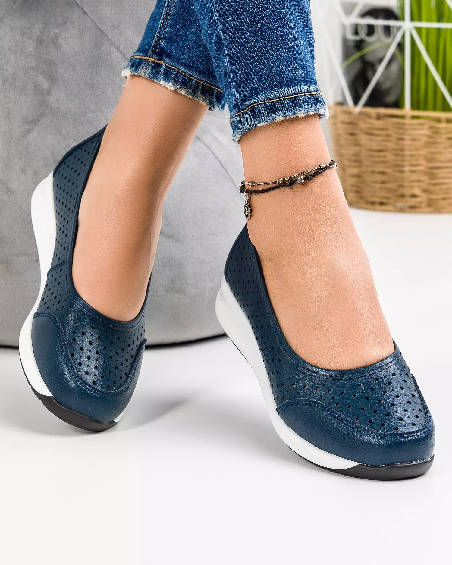 products/580/pantofi-casual-dama-piele-naturala-perforata-bleumarin-cu-varf-rotund-t-3026-45729.webp
