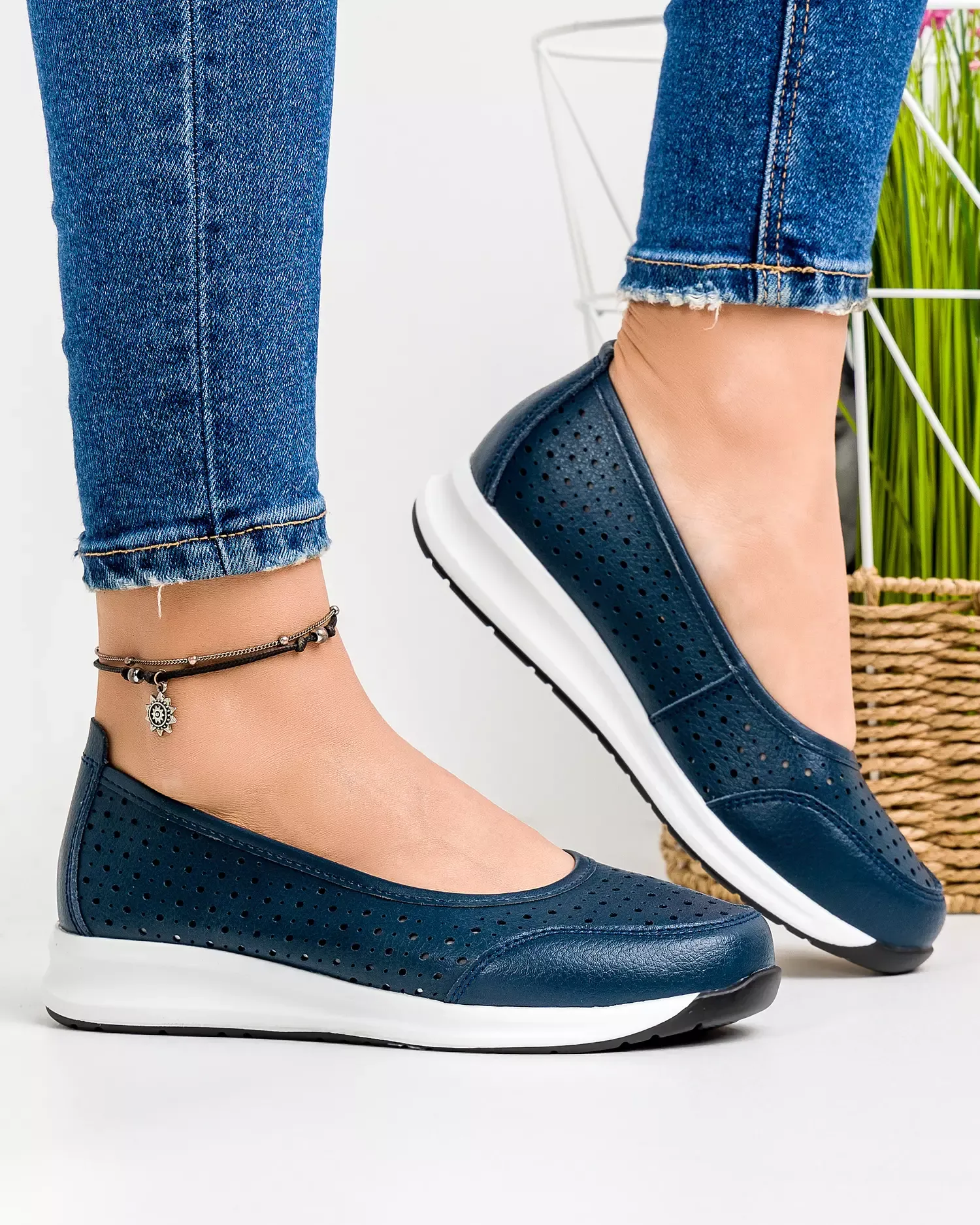products/580/pantofi-casual-dama-piele-naturala-perforata-bleumarin-cu-varf-rotund-t-3026-45732.webp