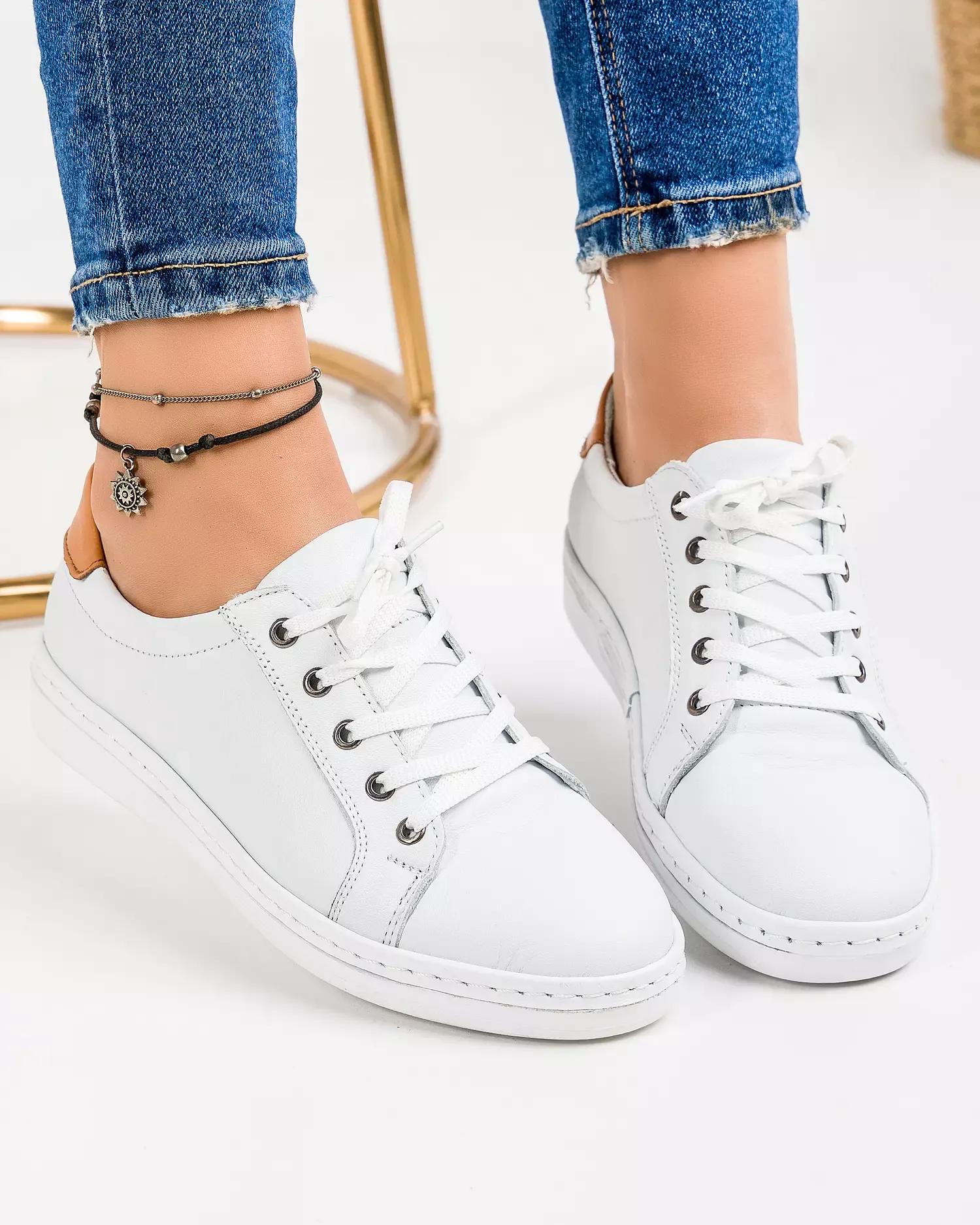 products/580/pantofi-casual-de-dama-din-piele-naturala-albi-cu-talpa-joasa-flexibila-si-varf-rotund-akd002-45267.webp