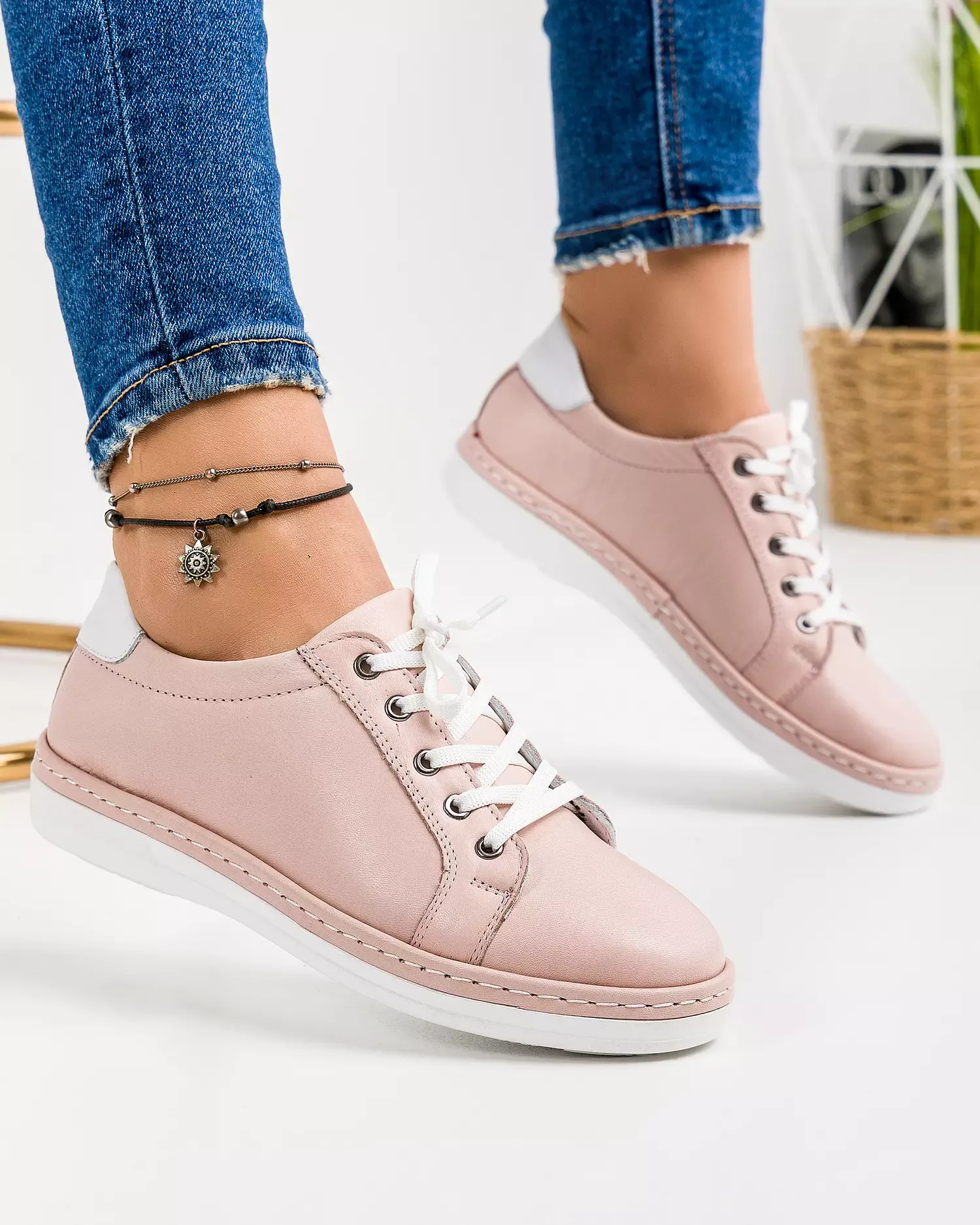 products/580/pantofi-casual-de-dama-din-piele-naturala-roz-cu-talpa-joasa-si-varf-rotund-akd002-45297.webp