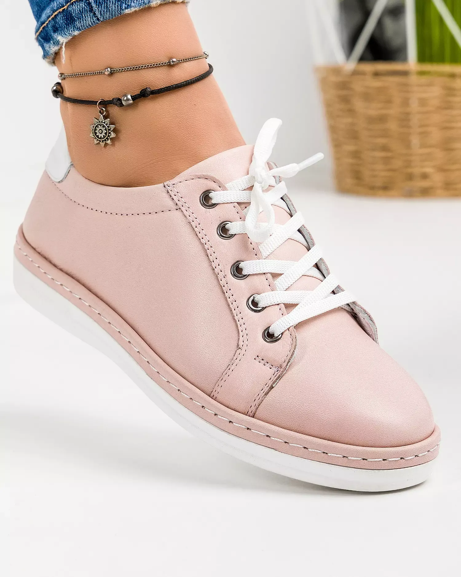 products/580/pantofi-casual-de-dama-din-piele-naturala-roz-cu-talpa-joasa-si-varf-rotund-akd002-45300.webp